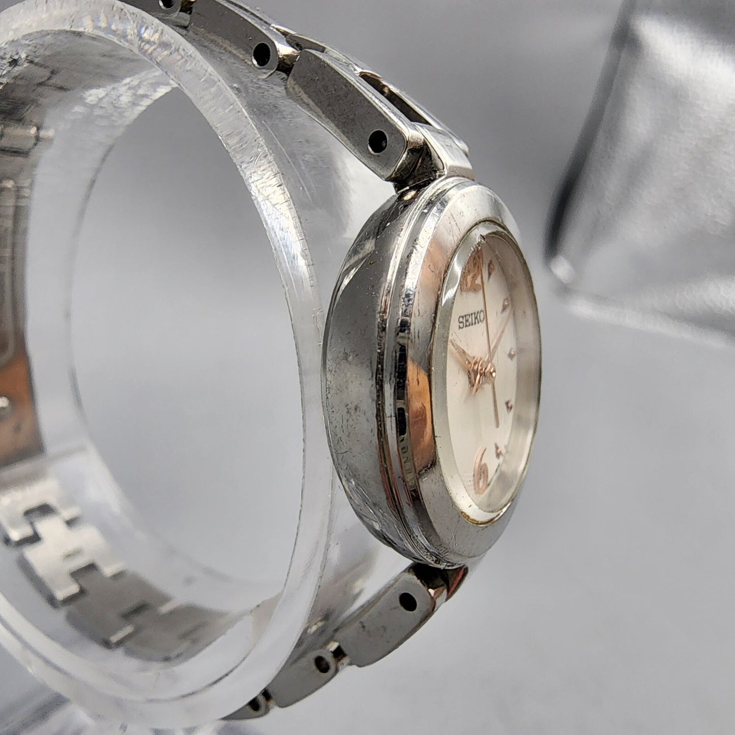 Seiko Watch Women 21mm White Dial Silver Tone Round 1N01-0PK0 New Battery