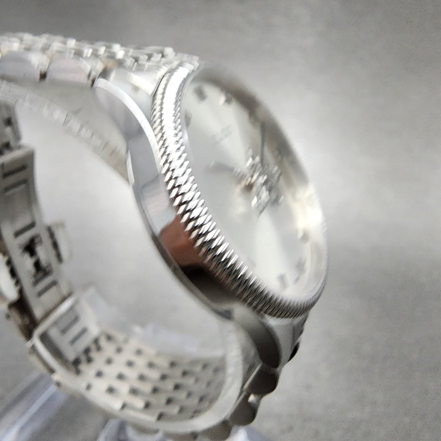 Gucci G-Timeless Watch Women 29mm Silver Dial Steel Round Bracelet YA1265019