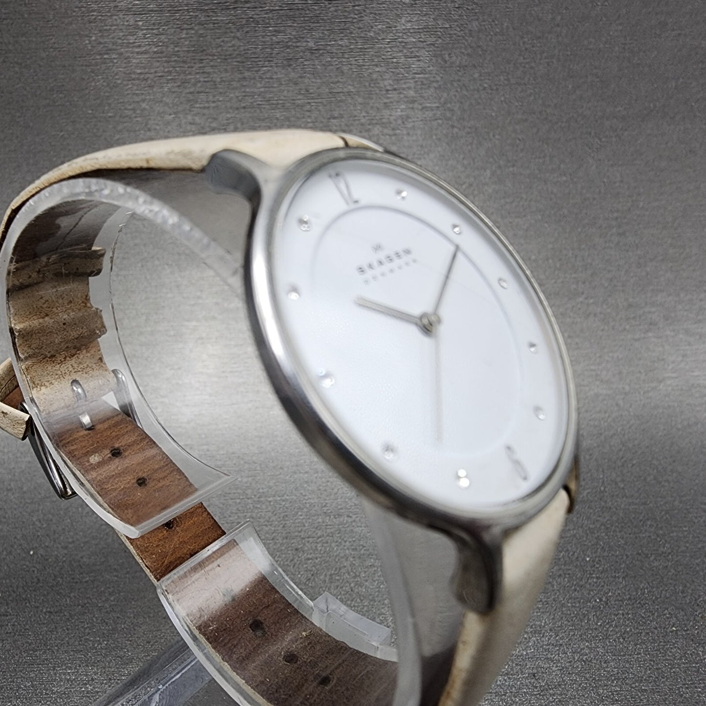Skagen Watch Women 30mm White Dial Steel Round Leather Band SKW2145 New Battery