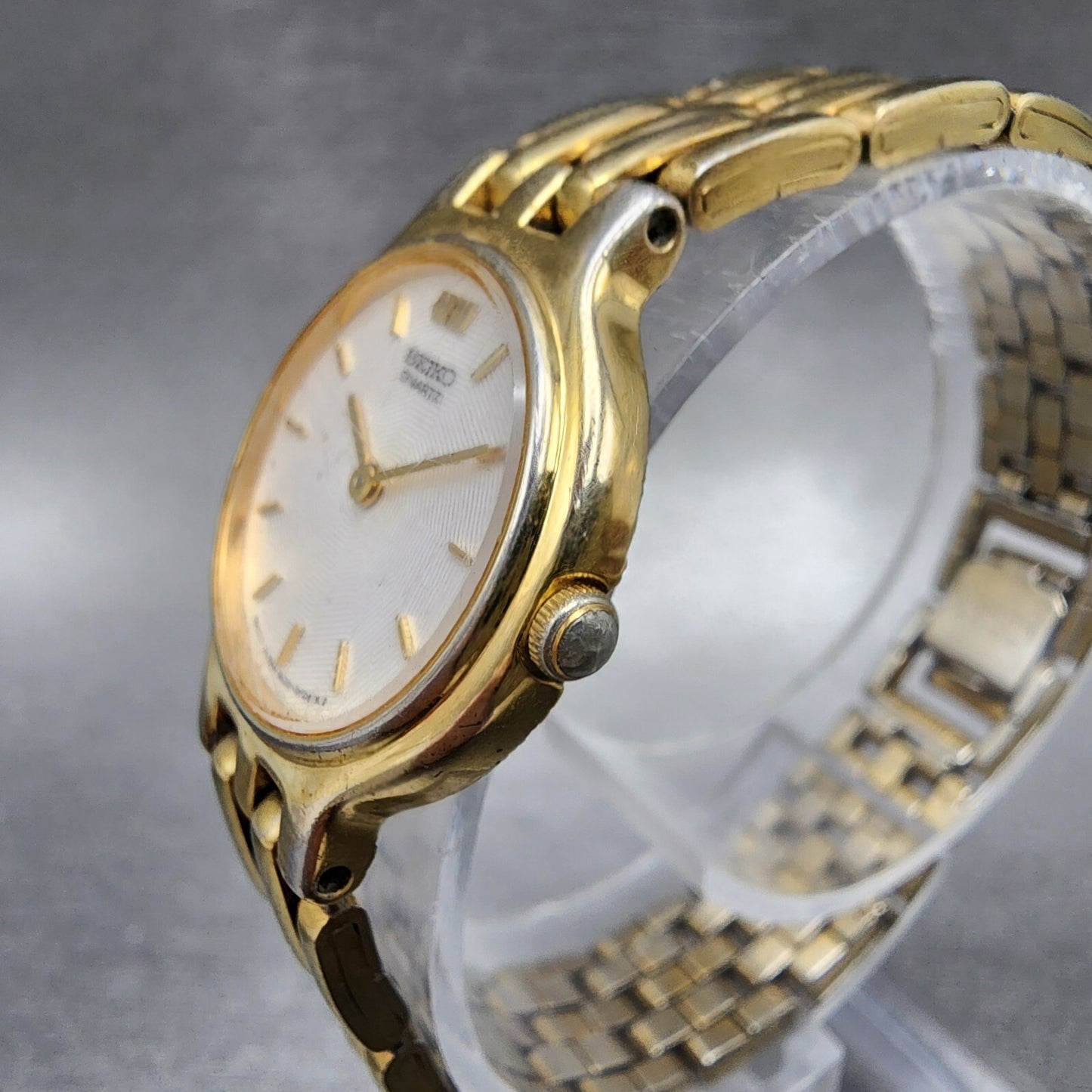 Seiko Watch Women 22mm White Dial Gold Tone Round 1n00-0a99 New Battery