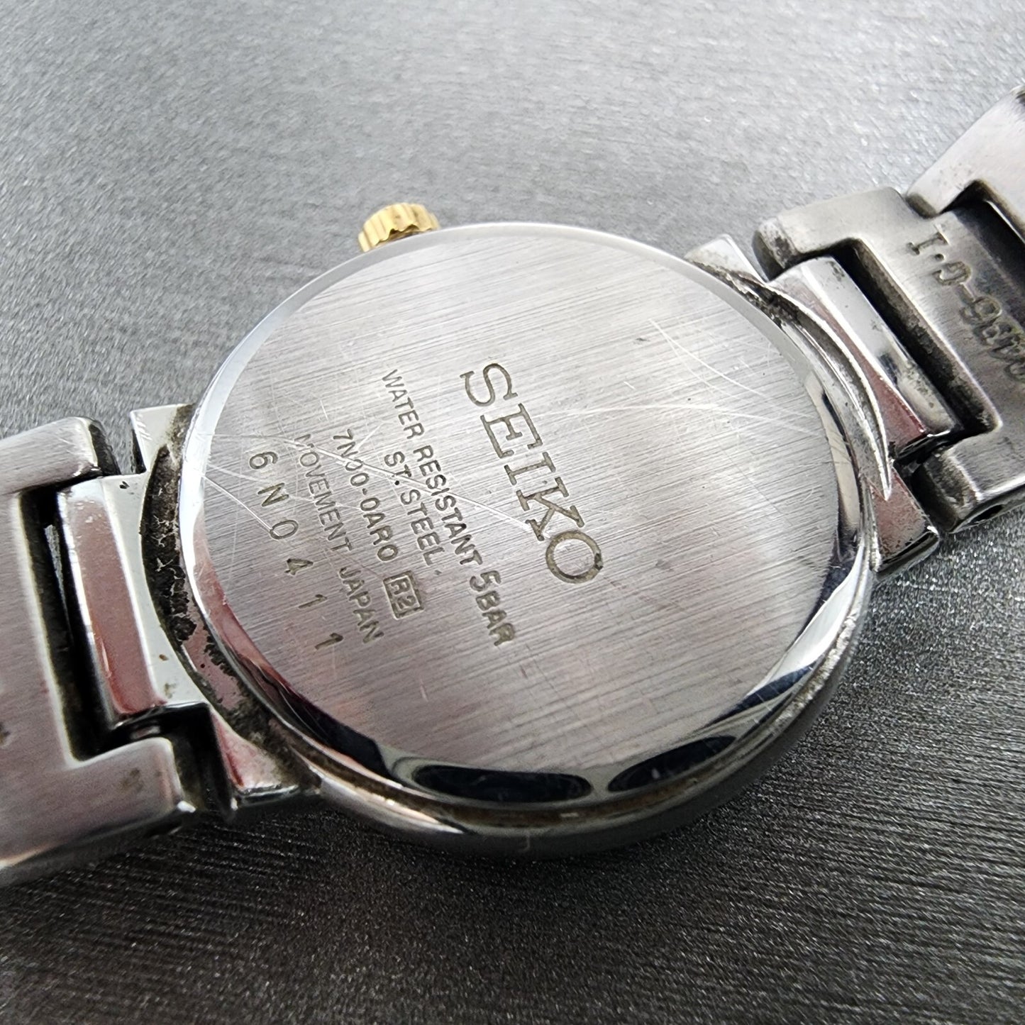 Seiko Watch Women 24mm White Dial Two Tone Round 7N00-0AR0 New Battery