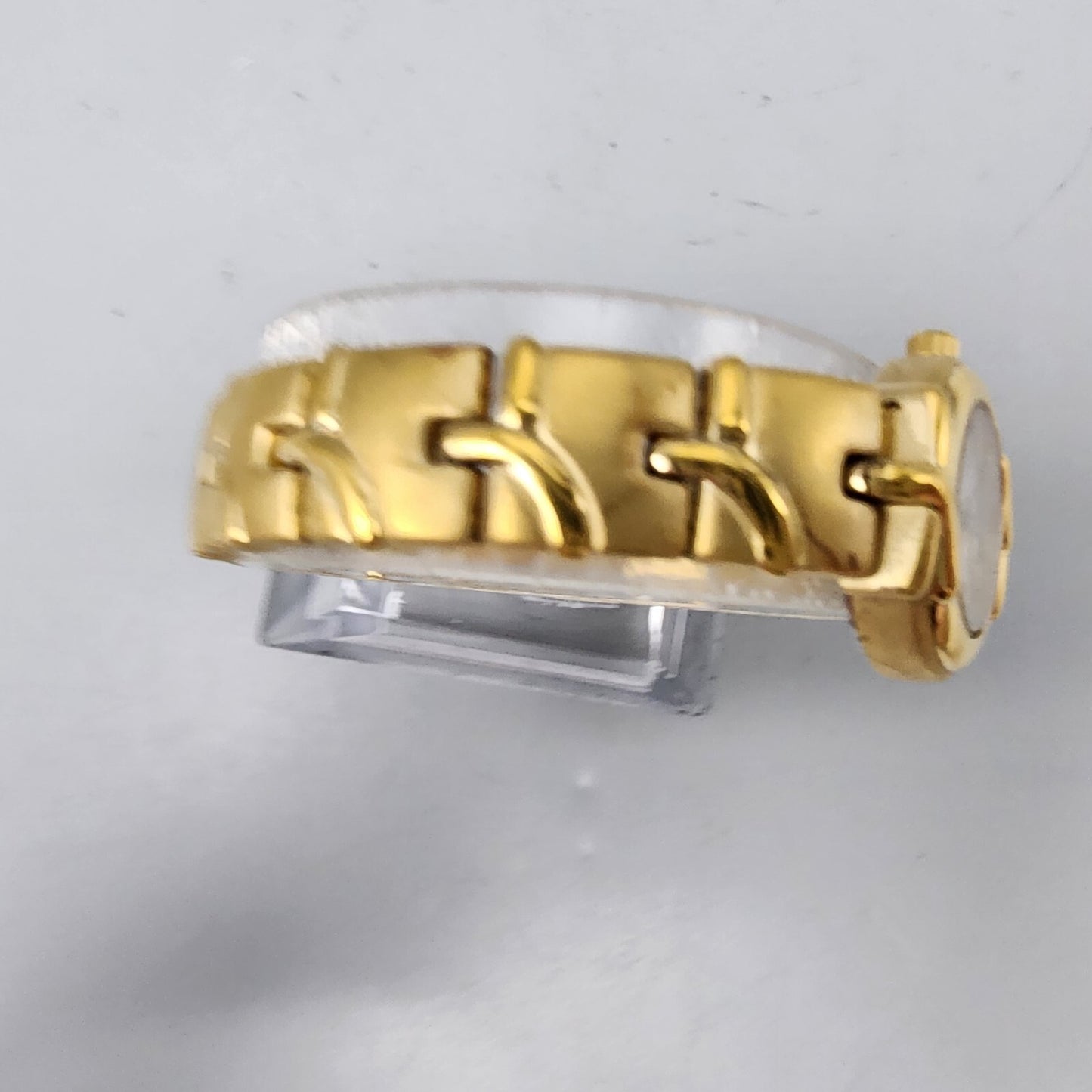 Wittnauer Watch Women Gold Tone MOP Dial Round 19mm RL8368 New Batttery