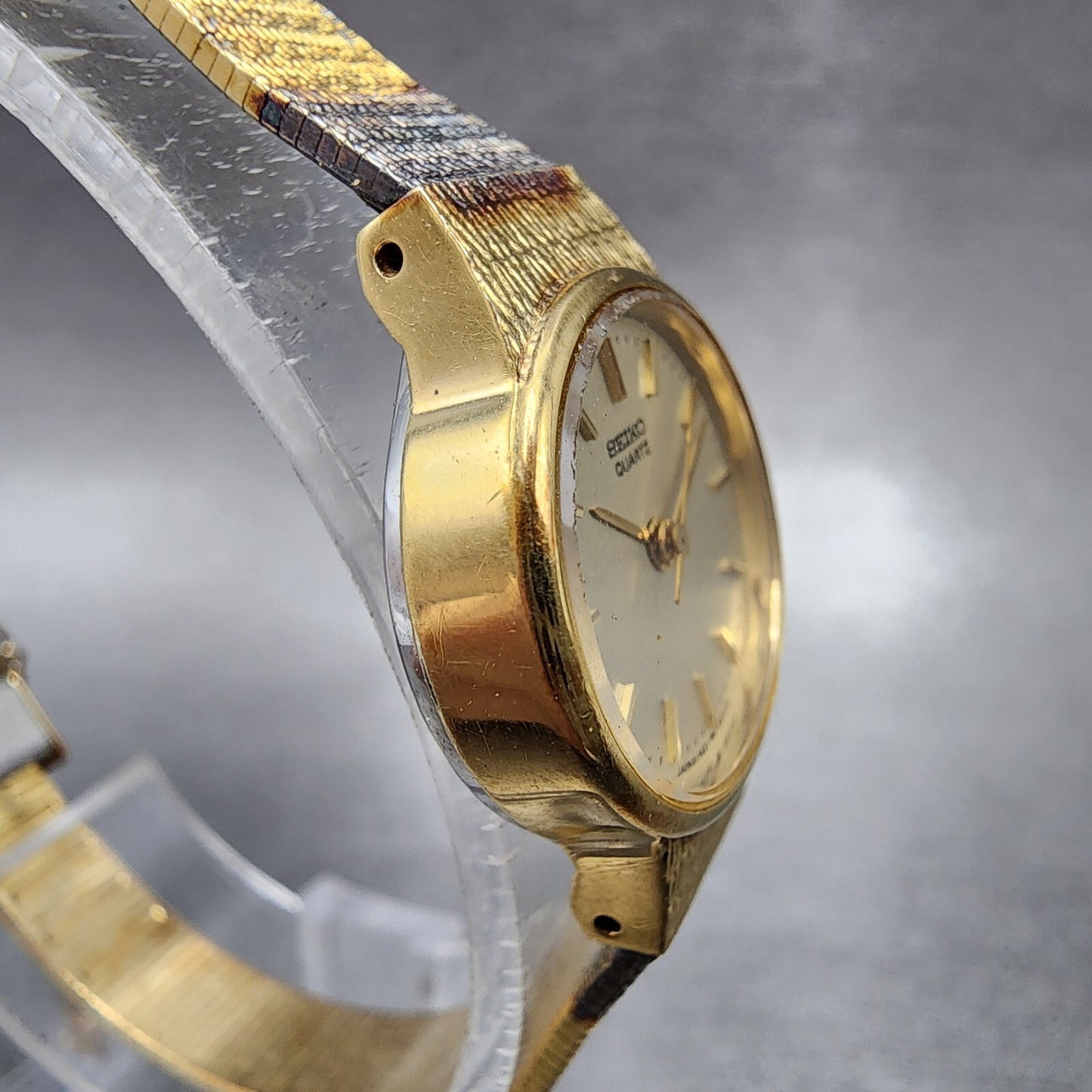 Seiko Watch Women 20mm Champagne Dial Gold Tone Oval 1421-5710 New Battery