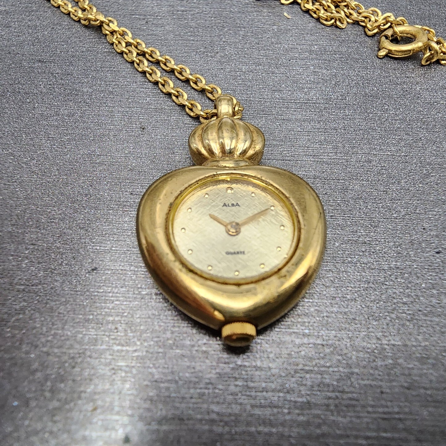 Alba Heart Necklace Watch Women 20mm Champagne Dial Gold Tone Y150-0B20 New Batt