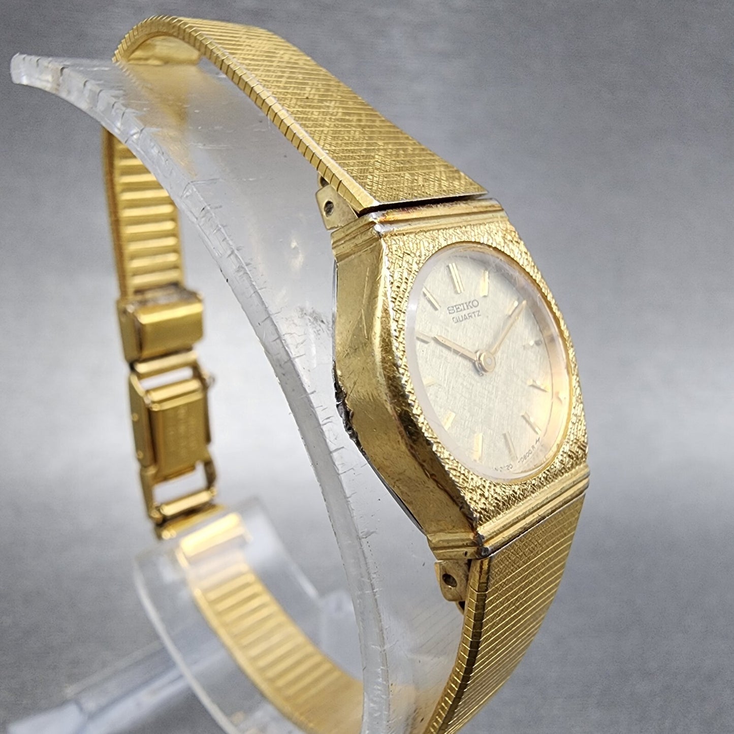 VTG Seiko Watch Women 17mm Champangne Dial Gold Tone Round 2C20-0250 New Battery