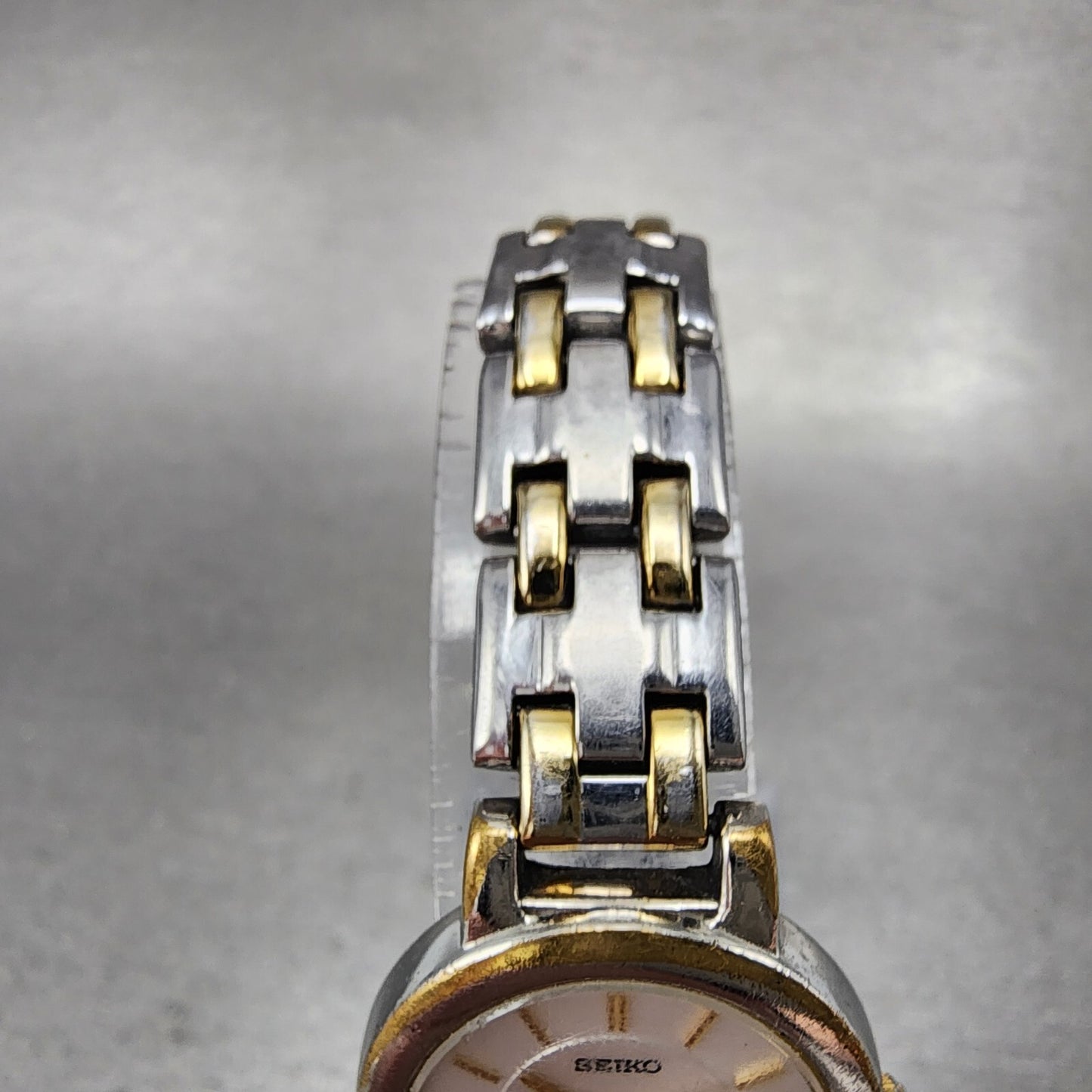 Seiko Watch Women 24mm White Dial Two Tone Round 1N00-1E19 New Battery A123