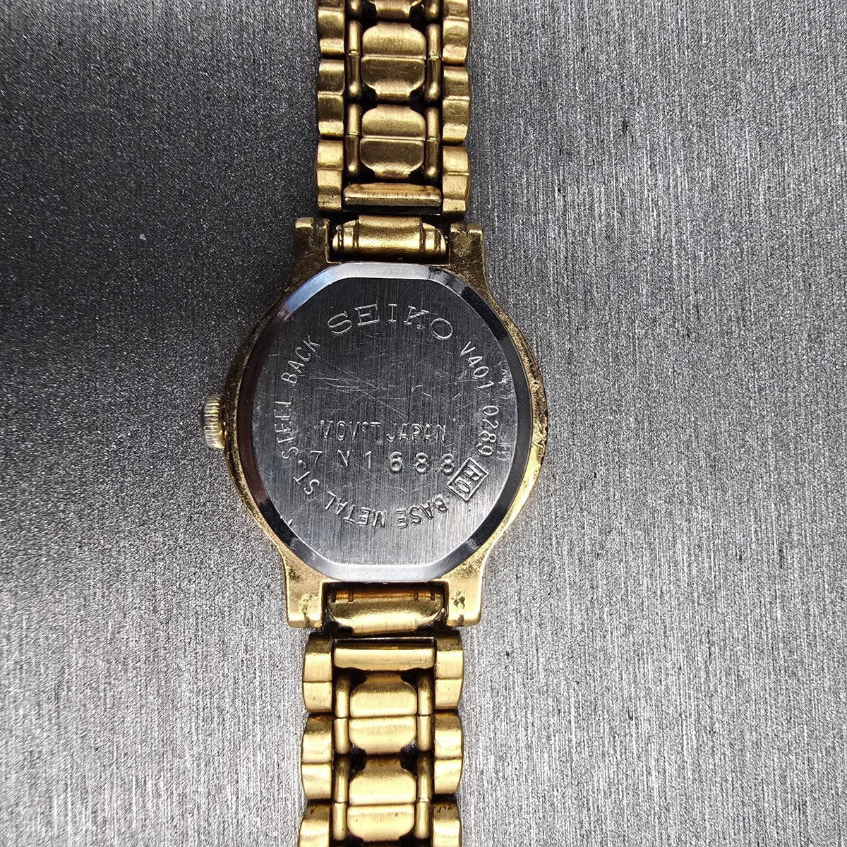 Seiko Watch Women 19mm Black Dial Gold Round V401-0289 New Battery Vintage JP5610