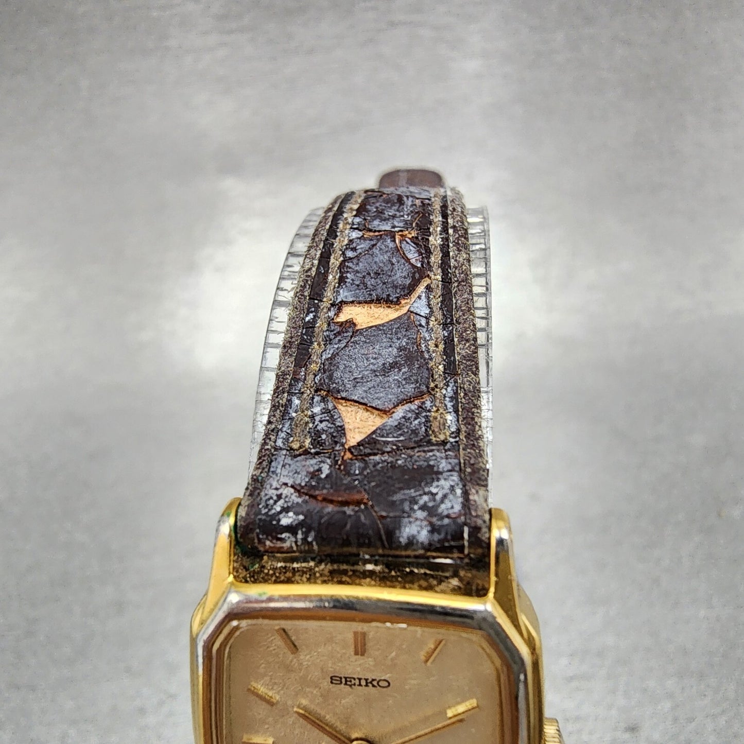 Seiko Tank Watch Women 20mm Champagne Dial Gold Tone 2p21-5220 New Battery