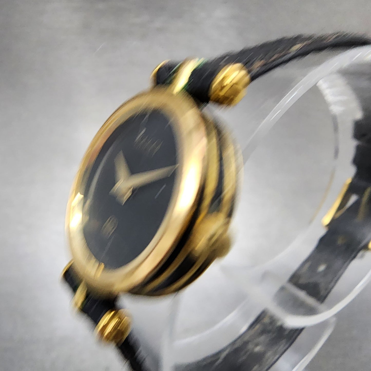 Gucci 2000L Watch Women 21mm Black Dial Gold Tone Round PARTS