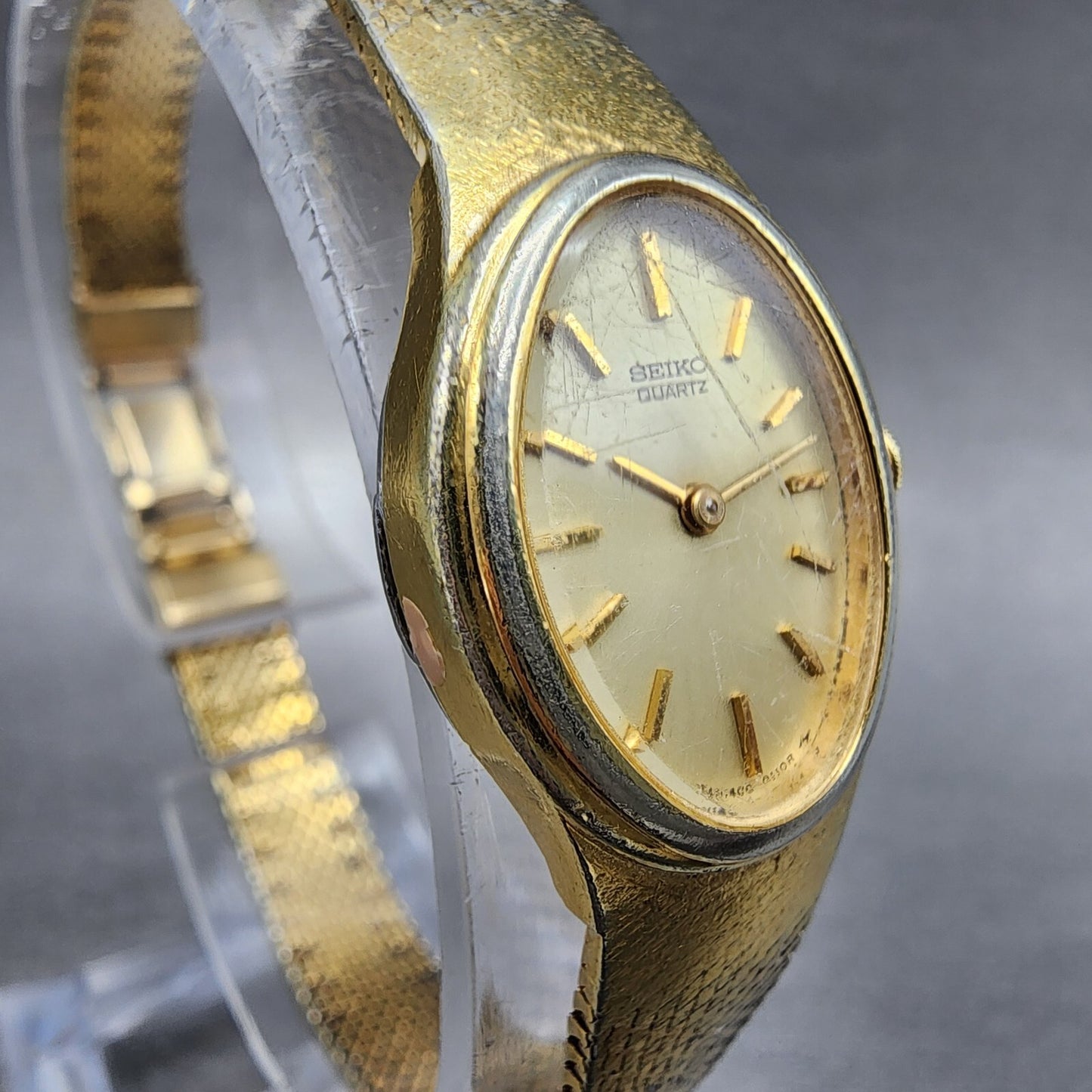 Seiko Watch Women 17mm Champagne Dial Gold Tone Oval 1400-5089 New Battery