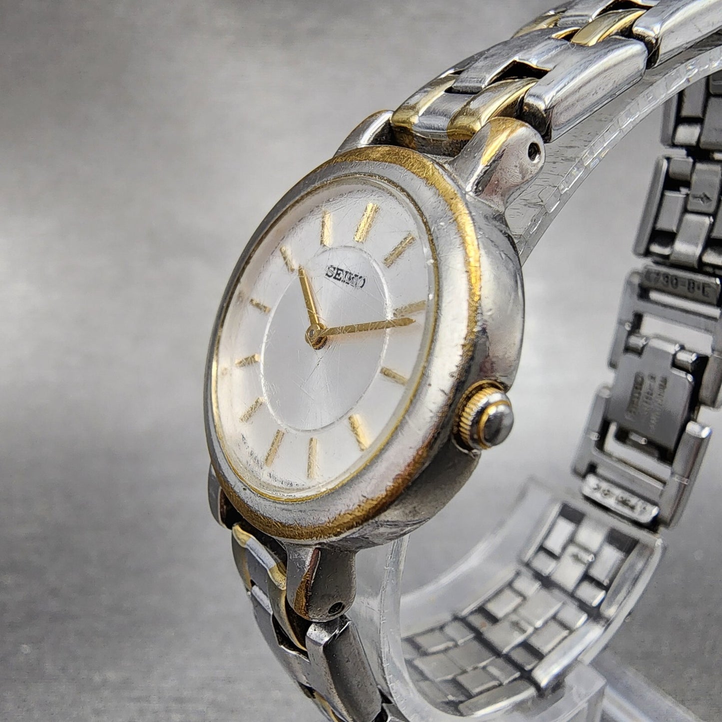 Seiko Watch Women 24mm White Dial Two Tone Round 1N00-1E19 New Battery A123