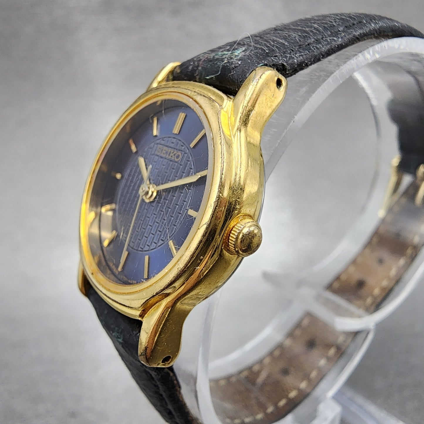 VTG Seiko Watch Women 22mm Blue Dial Gold Tone Round V701-A110 New Battery