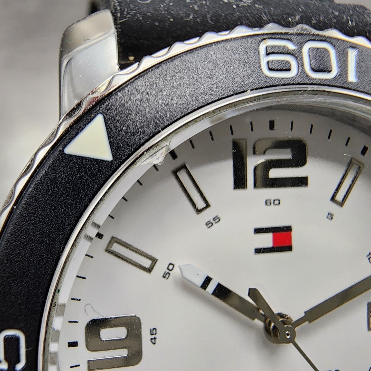 Tommy Hilfiger Dive Watch Men 44mm White Dial Steel Date Round New Battery