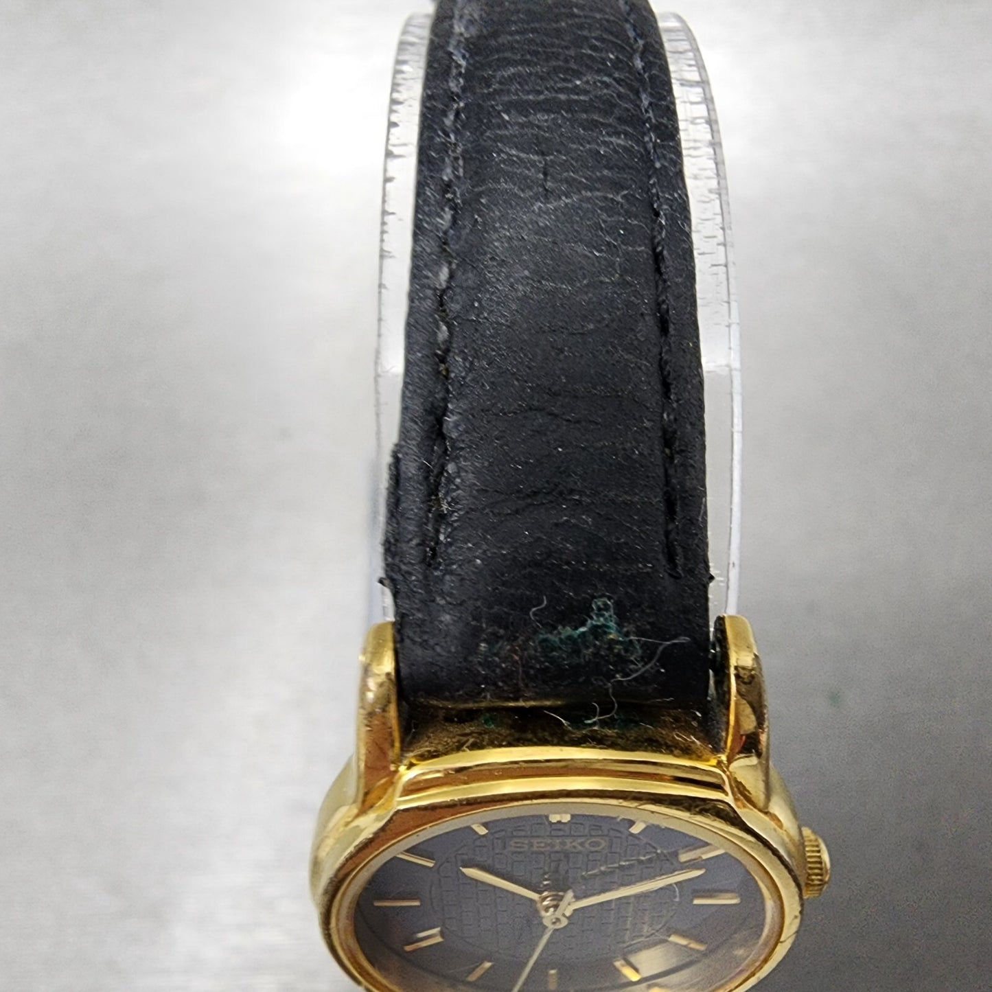 VTG Seiko Watch Women 22mm Blue Dial Gold Tone Round V701-A110 New Battery