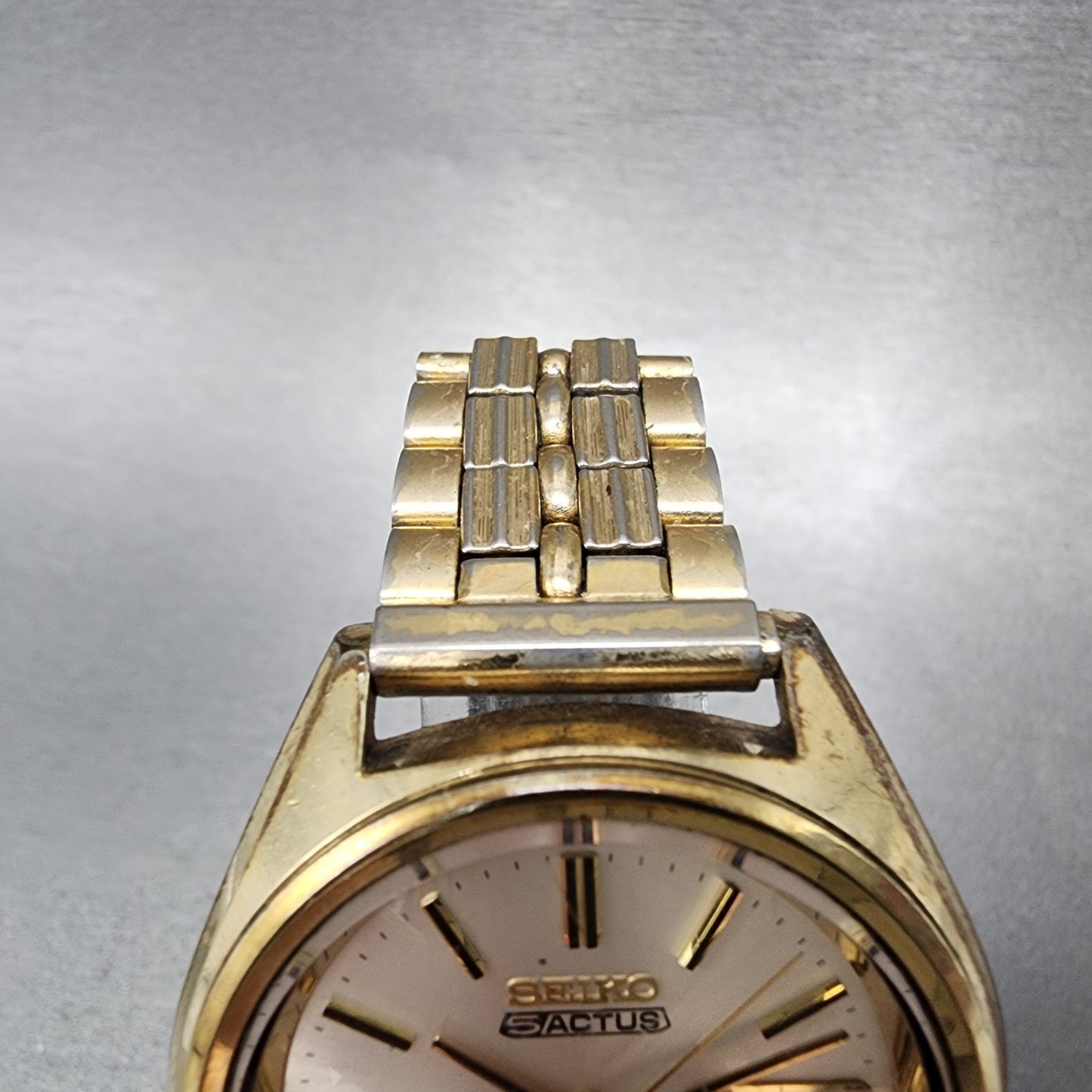 Seiko 5Actus Watch Men 37mm Silver Dial Gold Tone Daydate 7019-7060 Runs
