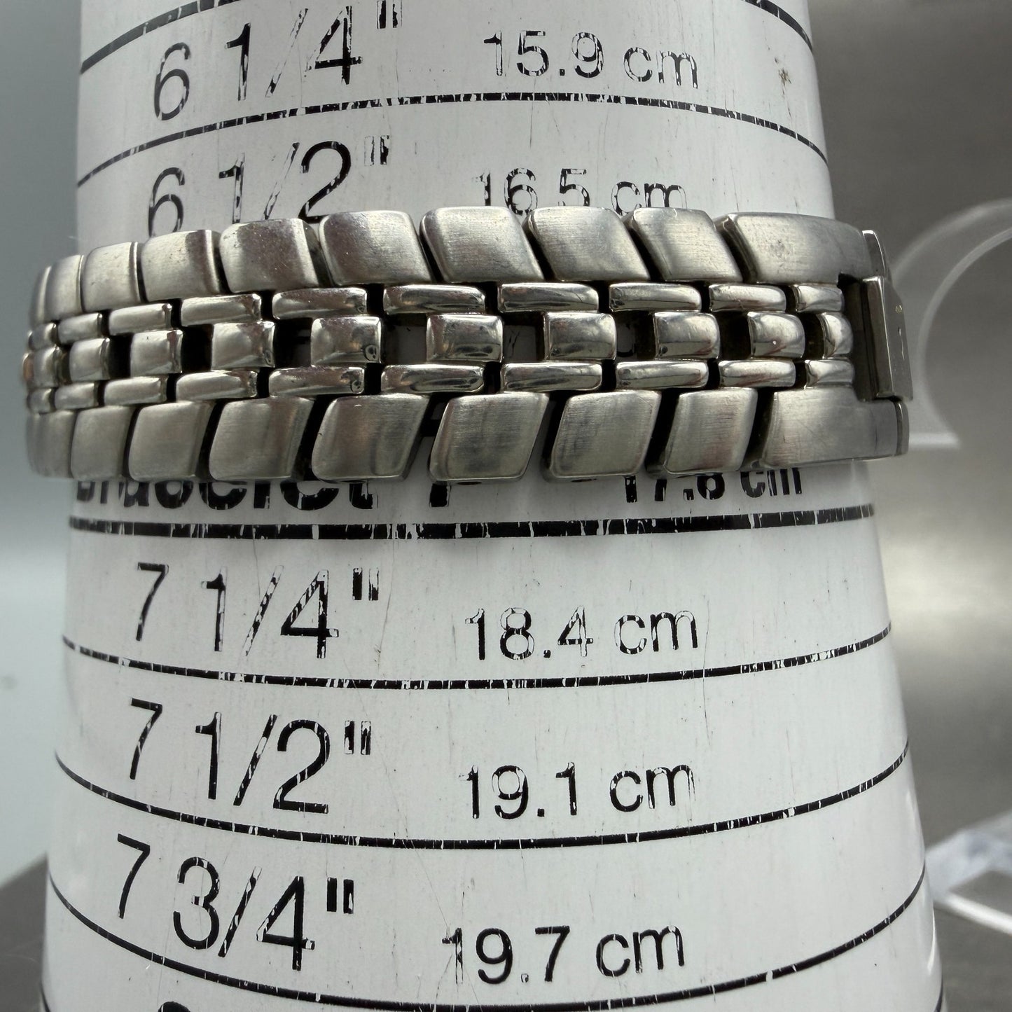 Bulova Watch Women 26mm White Dial Silver Tone Date Round 96M08 New Battery10