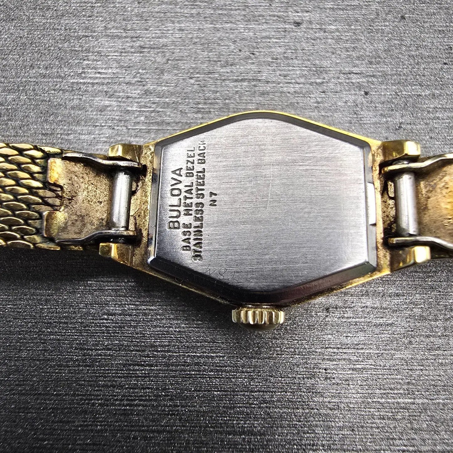 Bulova Watch Women 17mm Green Dial Gold Tone Oval Manual Wind Runs Vintage10
