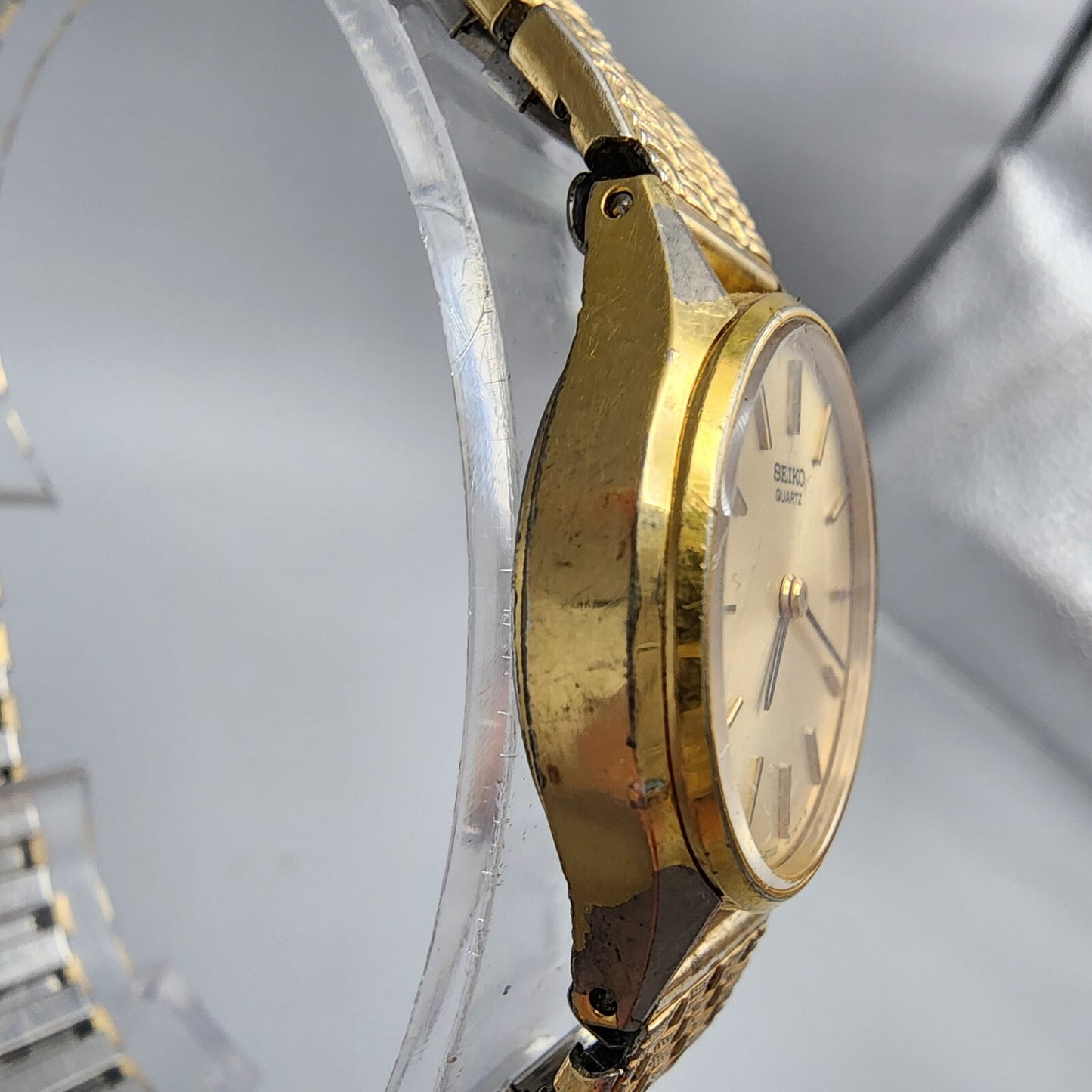 Vintage Seiko Watch Women Gold Tone Champange Dial 23mm Round 4700-0059 New Batt