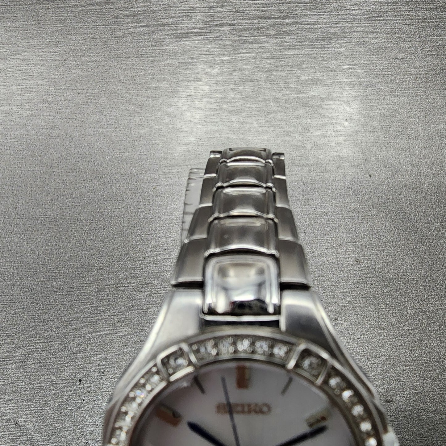 Seiko Solar Watch Women 31mm MOP Dial Silver Dial Date Round V137-0ca0 Runs