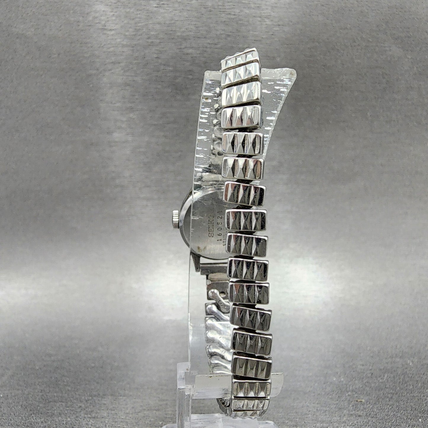 Seiko Watch Women 20mm White Dial Silver Tone Round 2104-0019