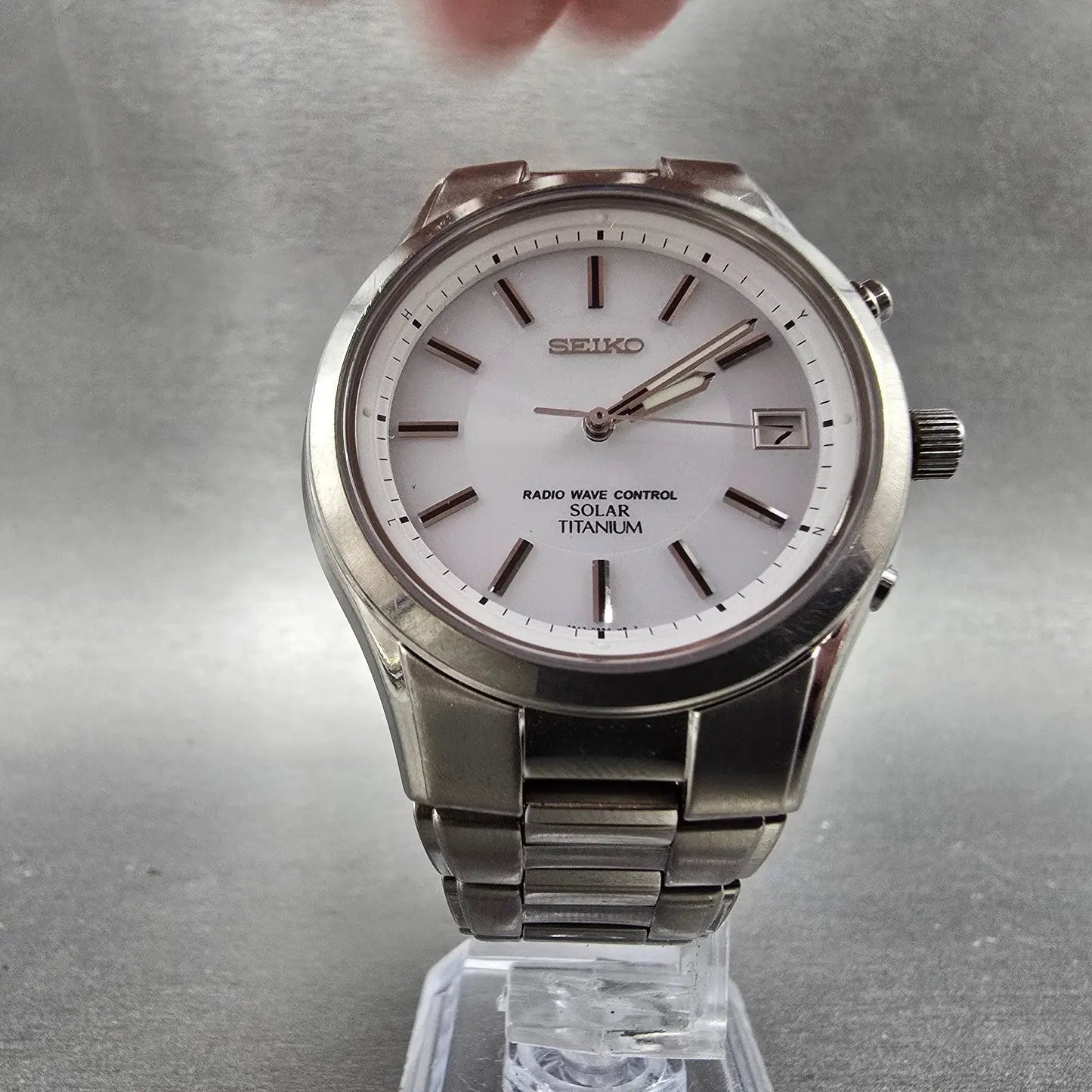 Seiko Atomic Solar Watch Men 39mm White Dial Titanium Date Round 7B42-0AN0 PARTS11