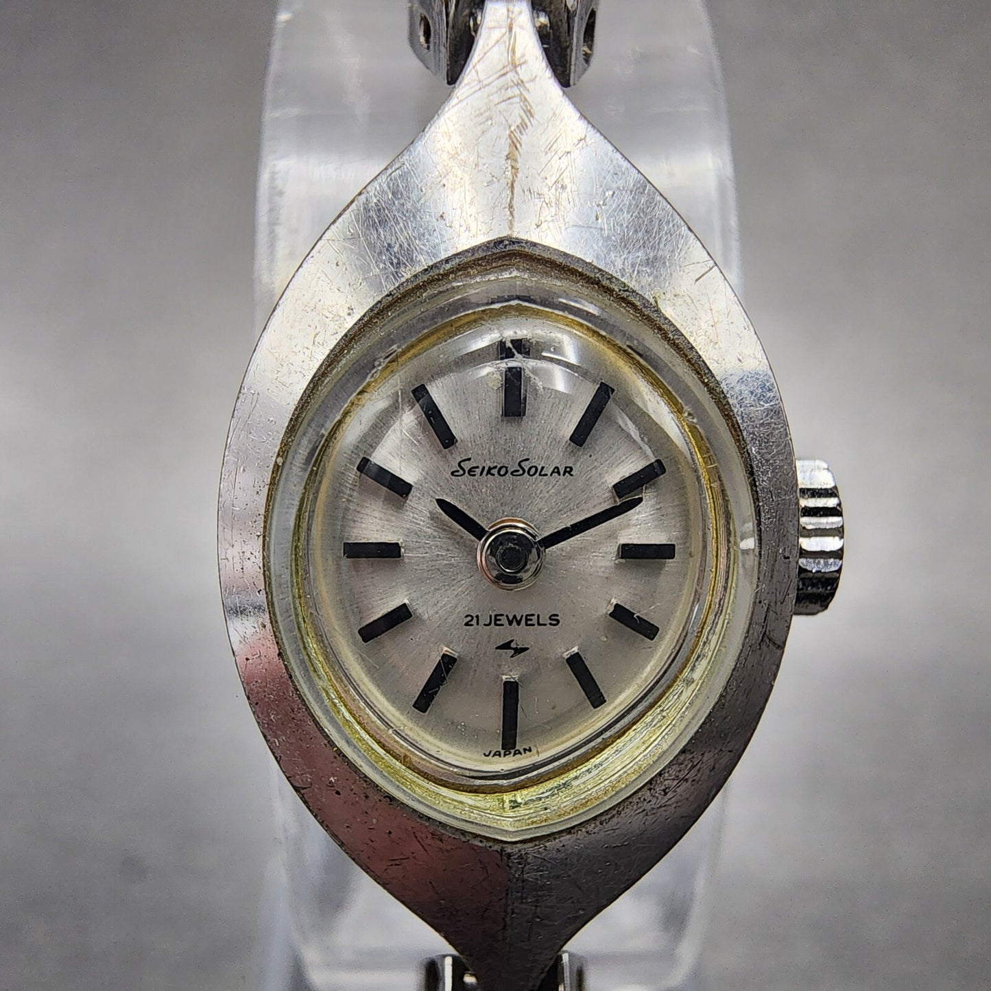Seiko Solar Watch Women 14mm Silver Dial White Gold Plated Oval Manual Wind Runs