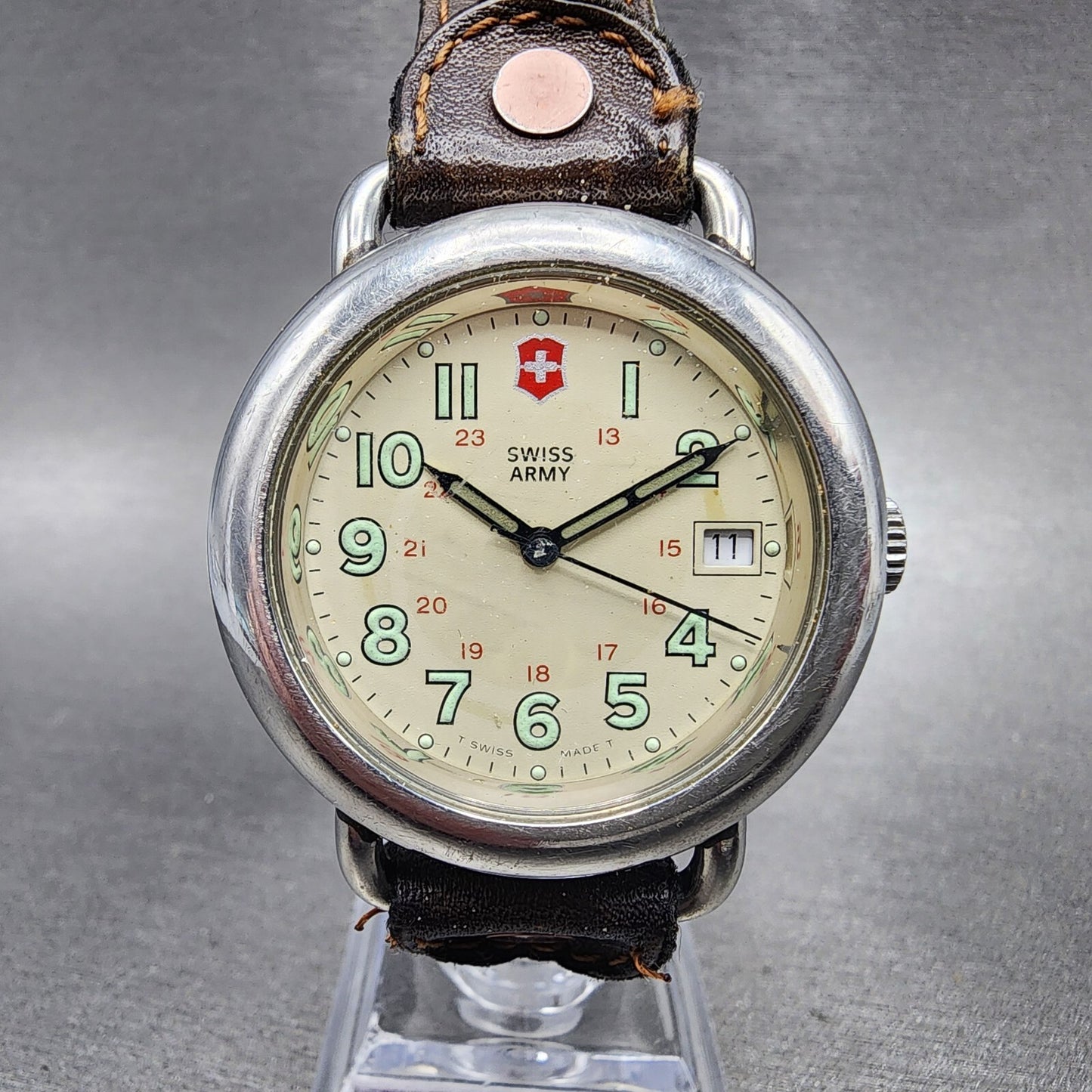 Victorinox Swiss Army Cavalry Watch Men 37mm Cream Dial Silve Tone Date NewBatb8