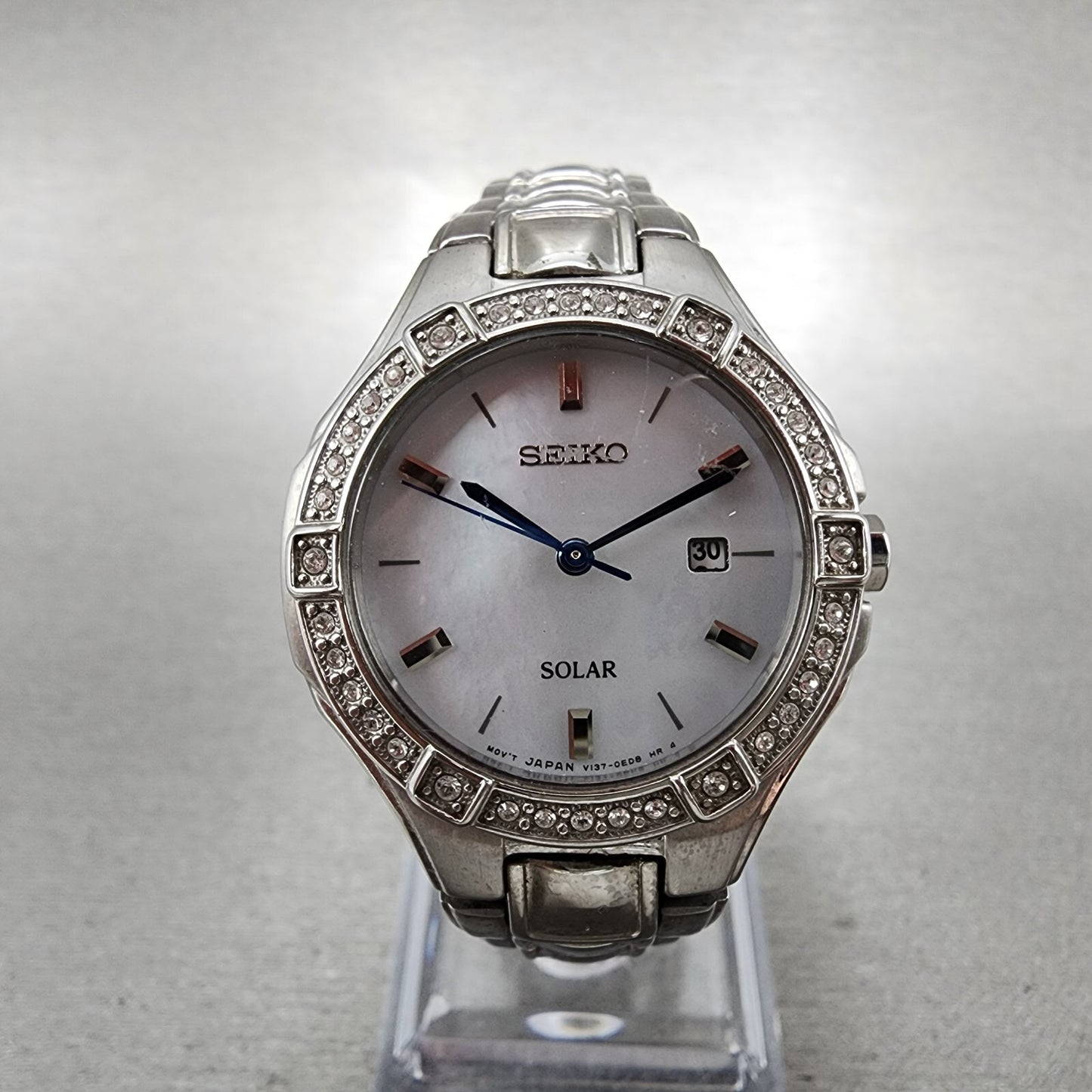 Seiko Solar Watch Women 31mm MOP Dial Silver Dial Date Round V137-0ca0 Runs