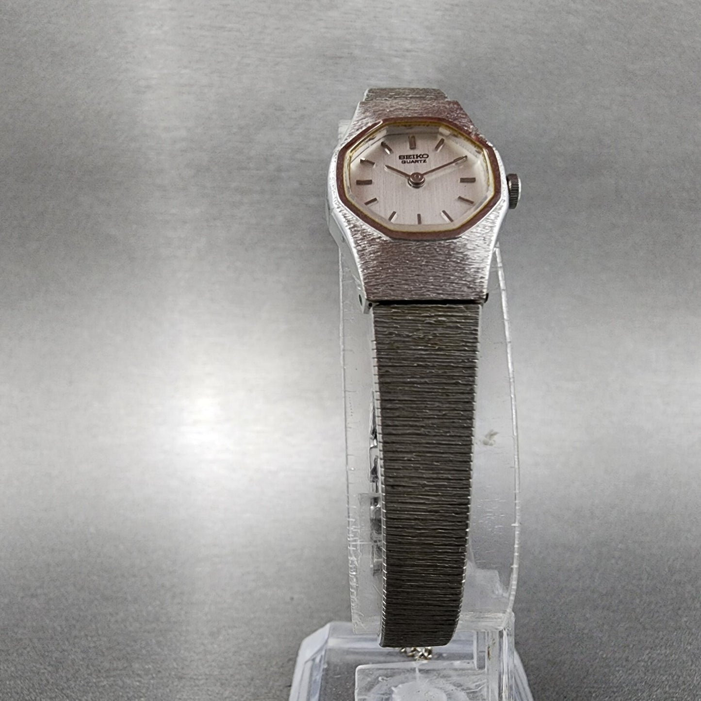 Seiko Watch Women 17mm Silver Dial Silver Tone Octagon 2y00-5048 New battery