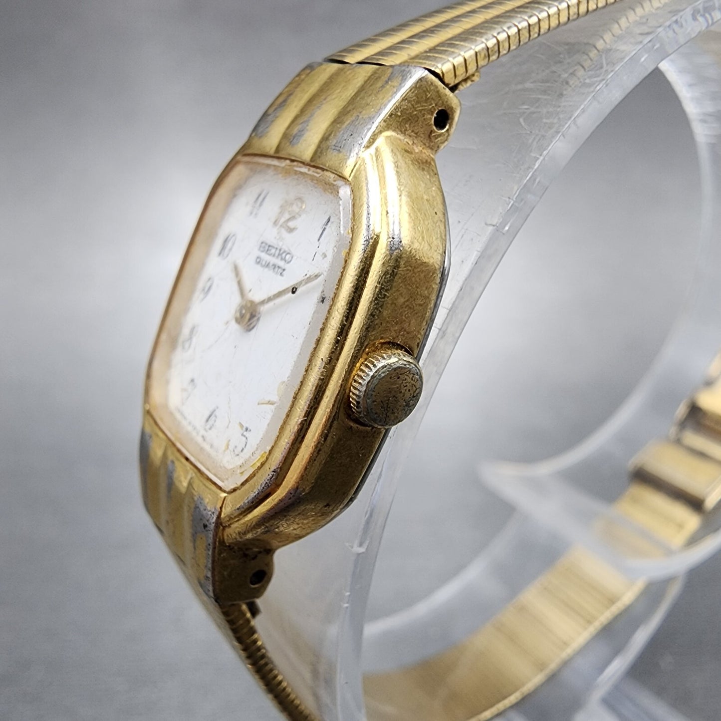 Seiko Watch Women 17mm White Dial Gold Tone Rectangle 2y00-5439 New Battery