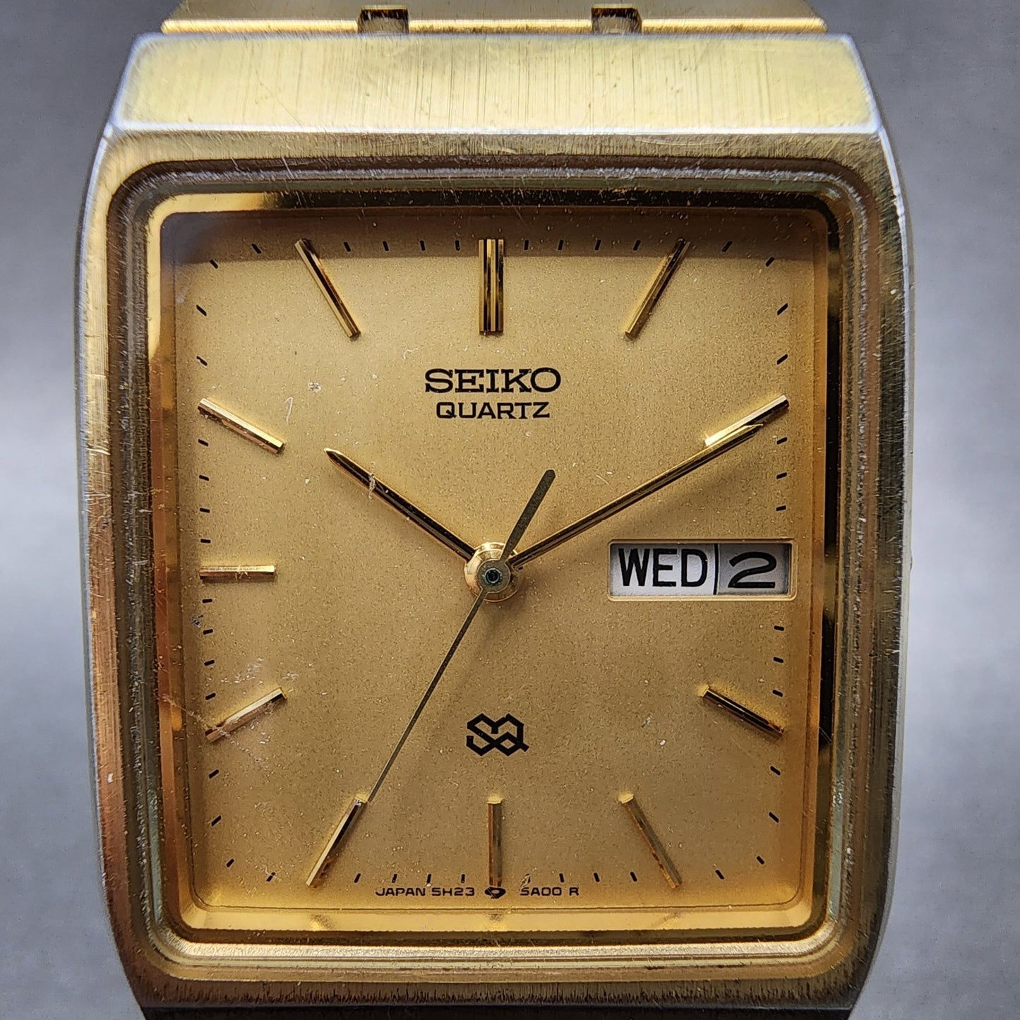 Seiko SQ Tank Watch Men 28mm Champagne Dial Gold Tone Daydate 5h23-5a00 New Batt