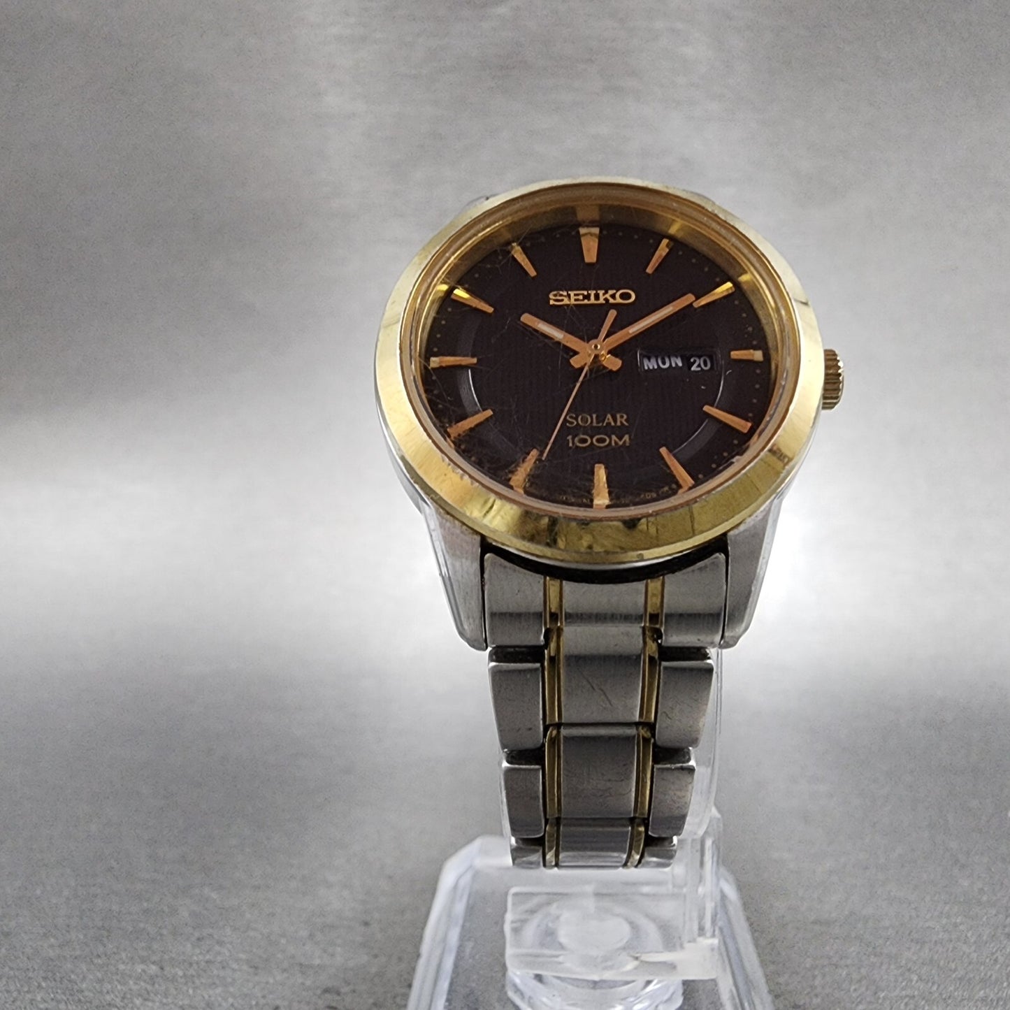 Seiko Solar Watch Women 28mm Blue Dial Two Tone Daydate Round READ!!!! V138-0AB0