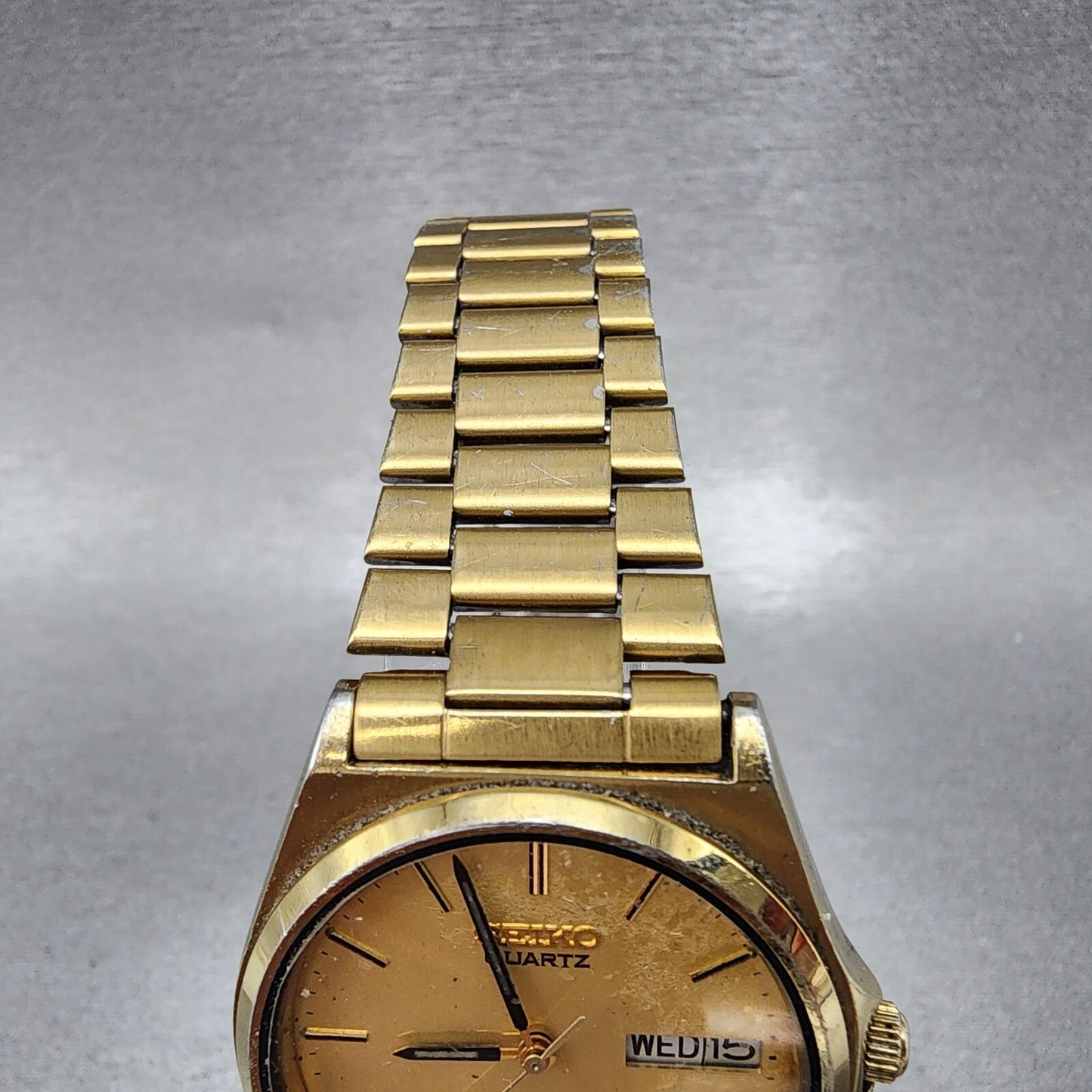Seiko SQ 100 Watch Men 33mm Gold Dial Gold Tone Daydate Round 8123-6150 PARTS