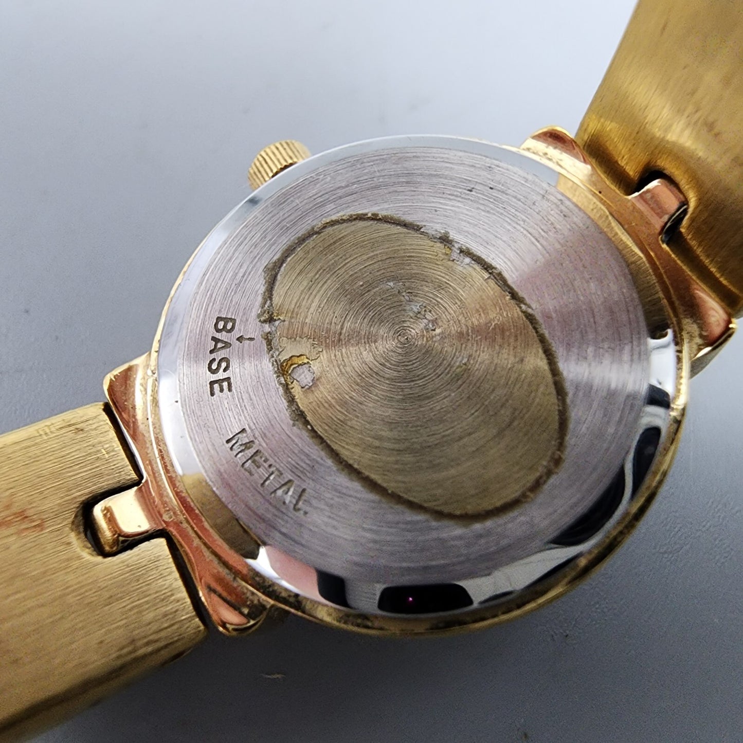 Wittnauer Watch Women Gold Tone MOP Dial Round 19mm RL8368 New Batttery