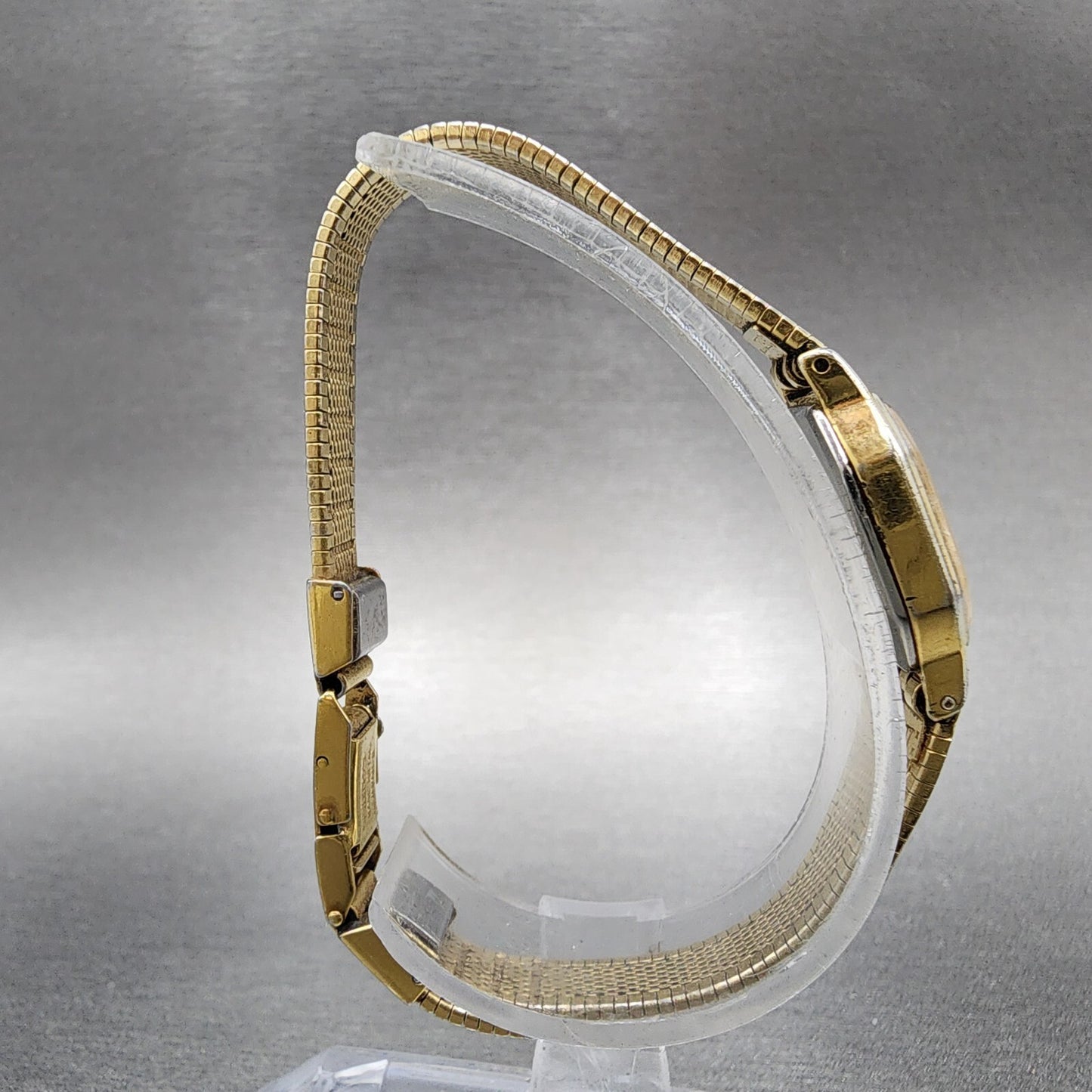 Seiko Watch Women 16mm Champagne Dial Gold Tone 2c20-5769 New Battery