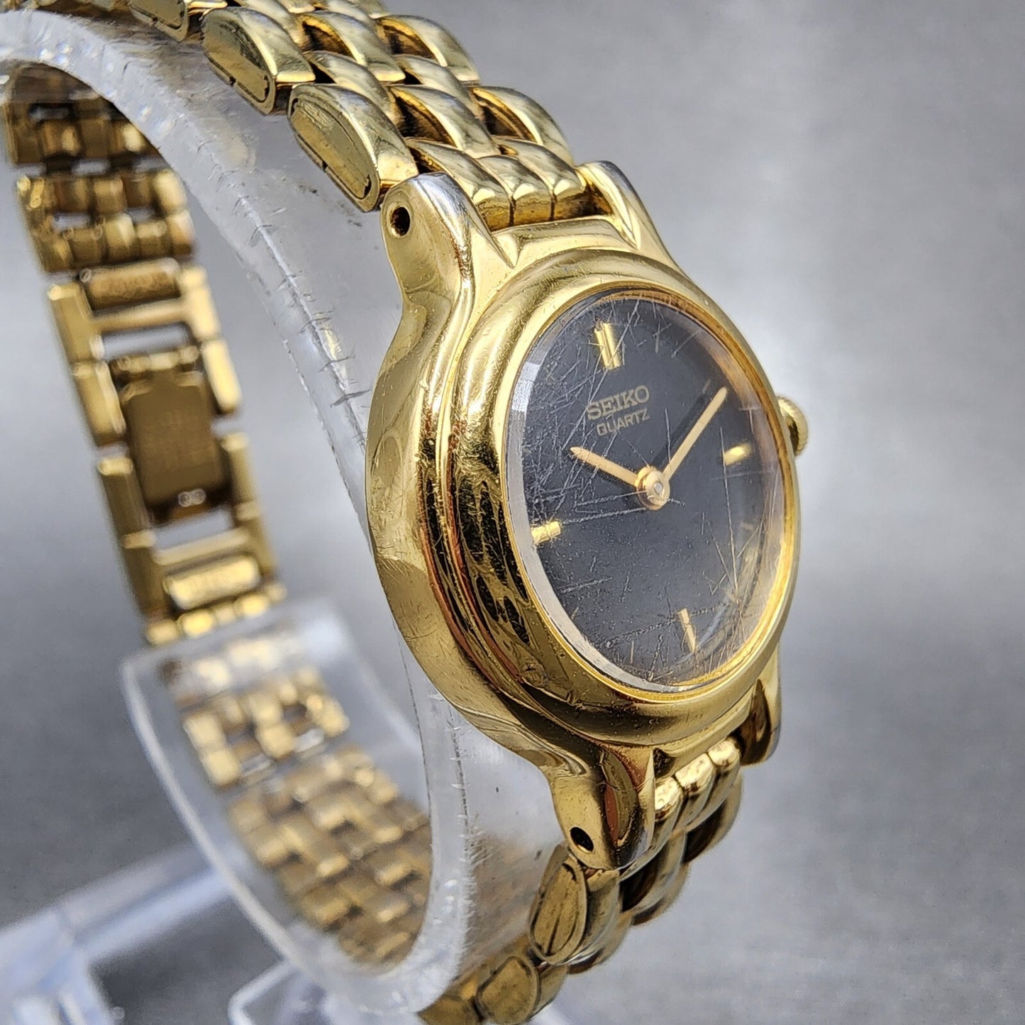Seiko Watch Women 19mm Black Dial Gold Tone Round 1N00-0C49 New Battery