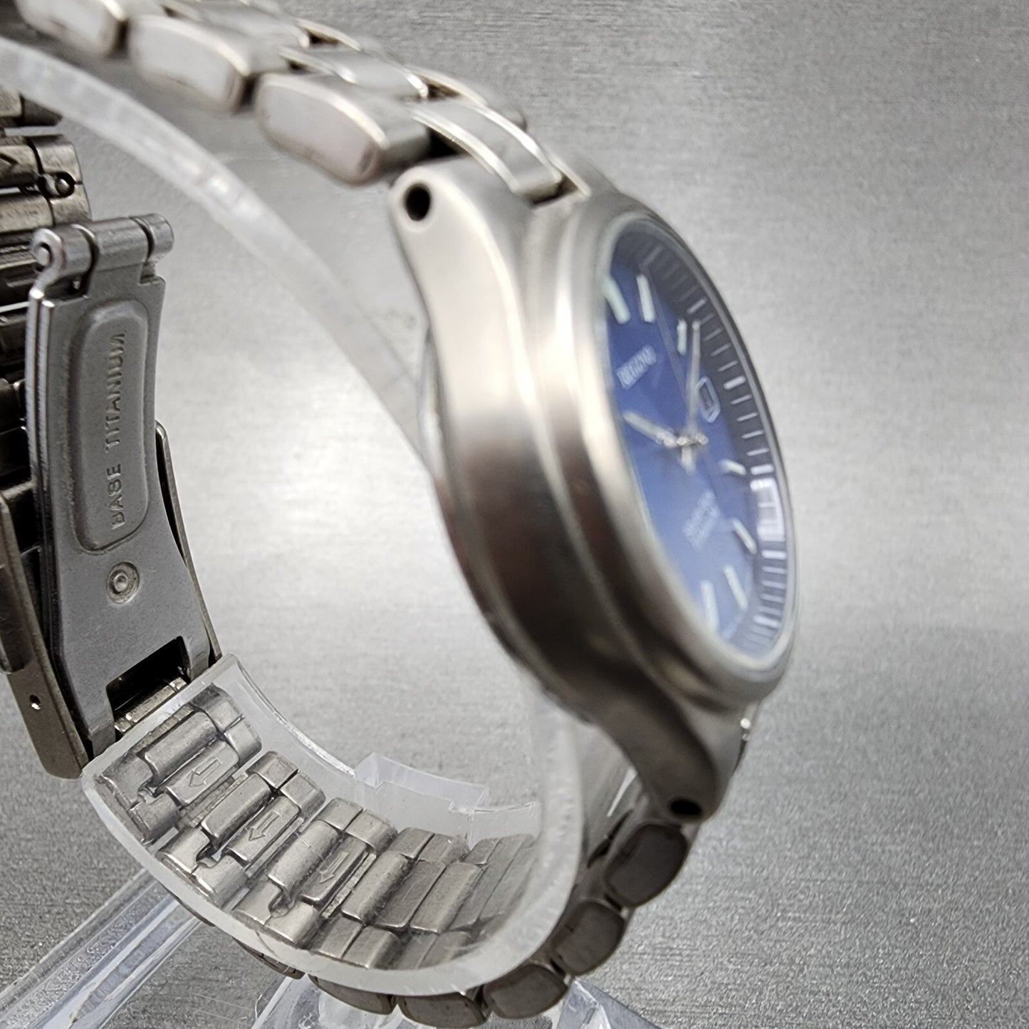 Reguno Solar Watch Women 25mm Blue Dial Titanium Date E011-S028132 Runs