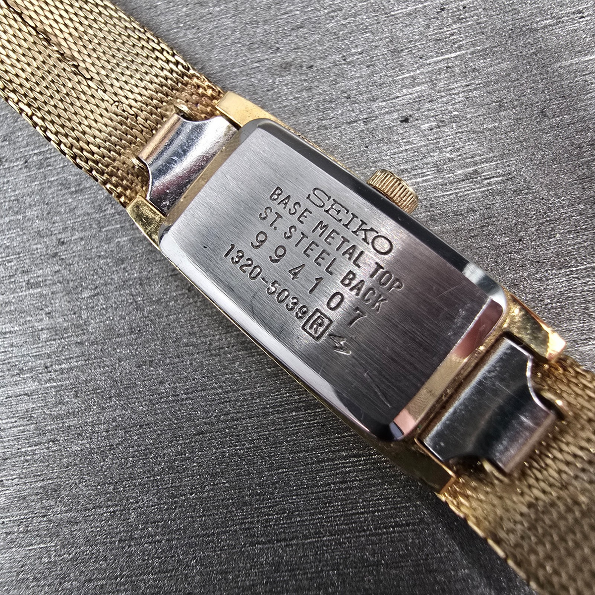 Seiko Tank Watch Women 12mm Gold Dial Gold Tone Rectangle 1320-5039 New Battery10