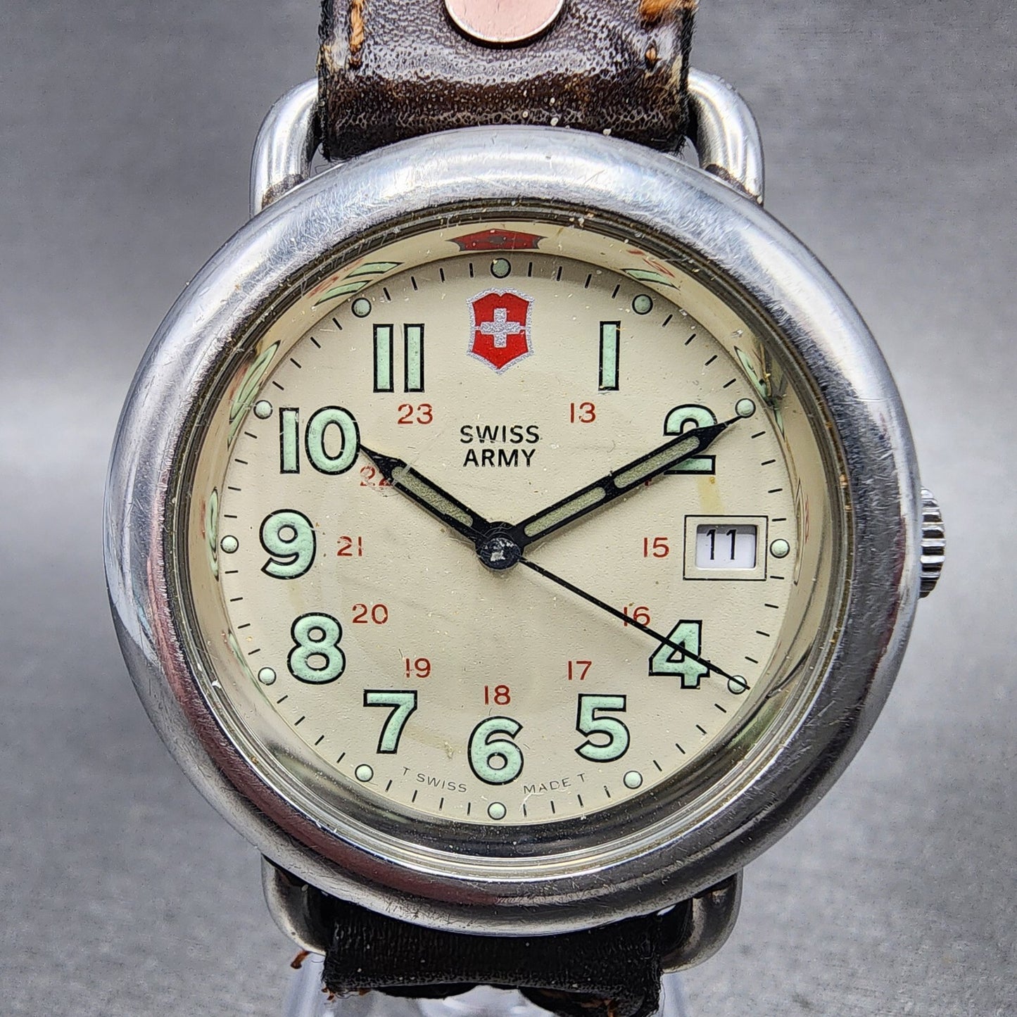 Victorinox Swiss Army Cavalry Watch Men 37mm Cream Dial Silve Tone Date NewBatb8