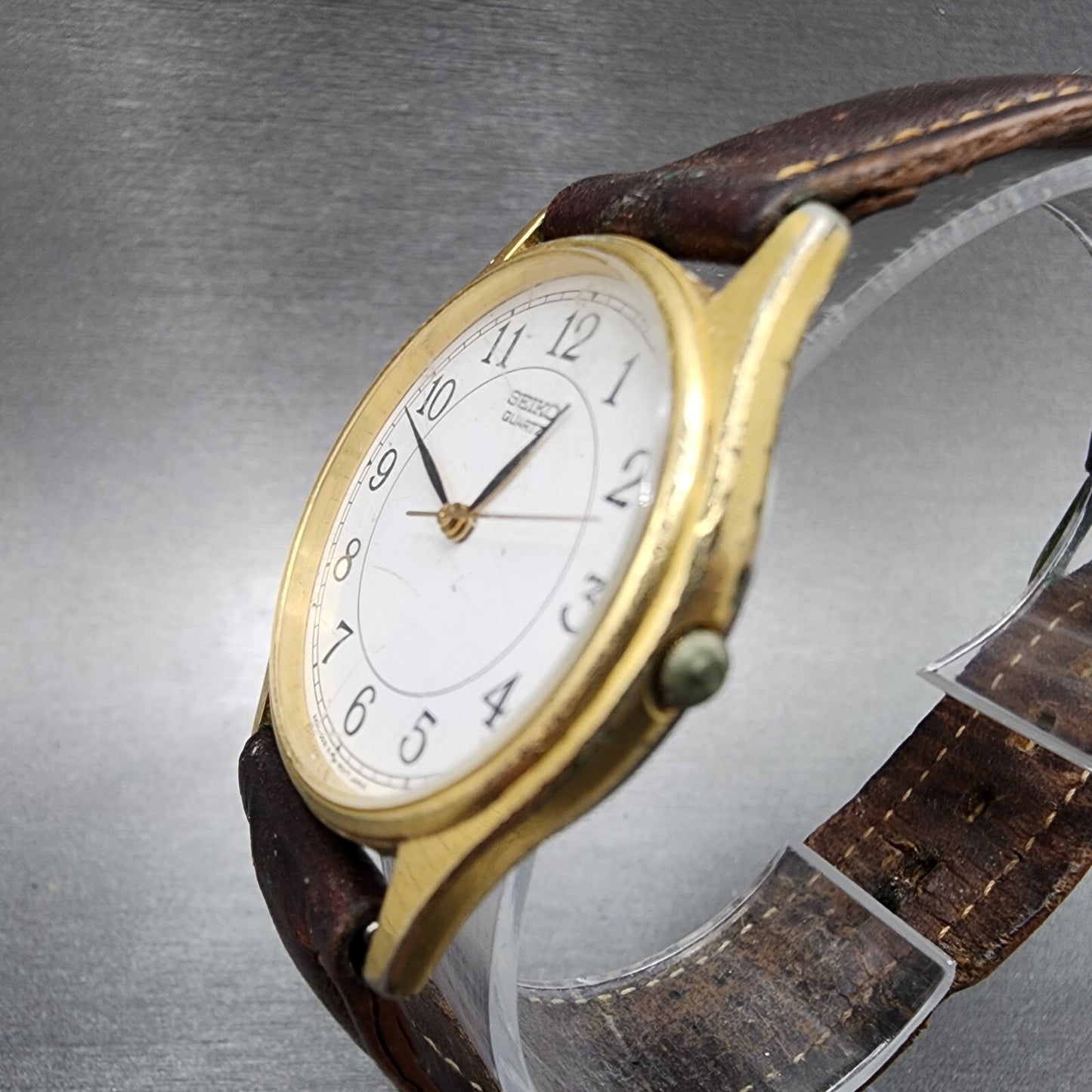 Seiko Watch Men 32mm White Dial Gold Tone Round 2K01-0011 Vintage PARTS
