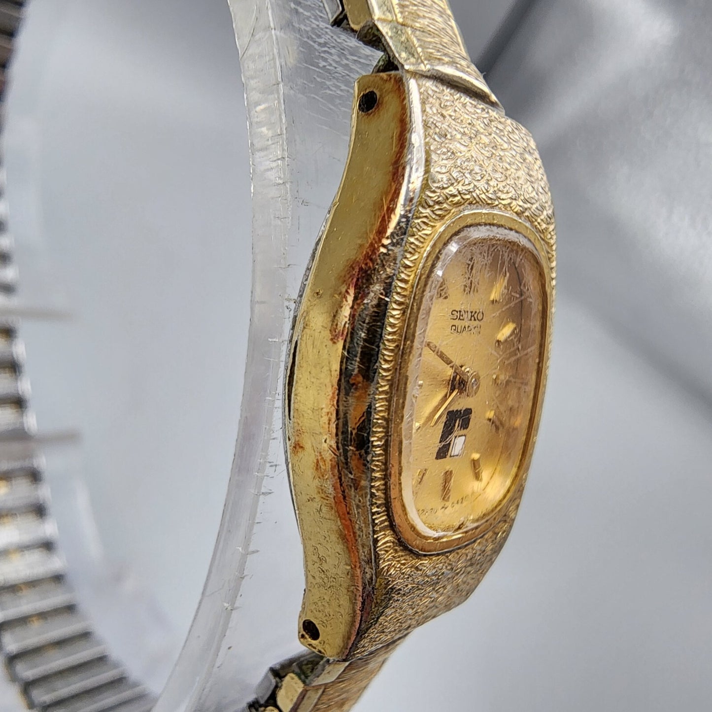 Vintage Seiko Watch Women Gold Tone Gold Dial 12mm Rectangle 2P20-5259 New Batt