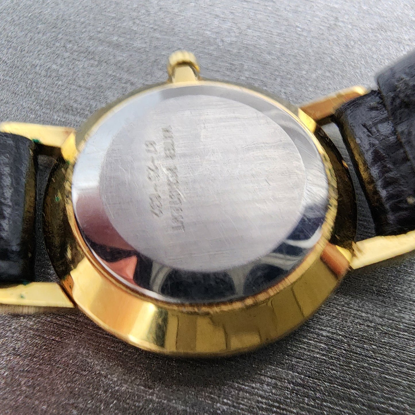 Movado Museum Watch Women 25mm Black Dial Gold Tone Round 87-25-832 New Battery