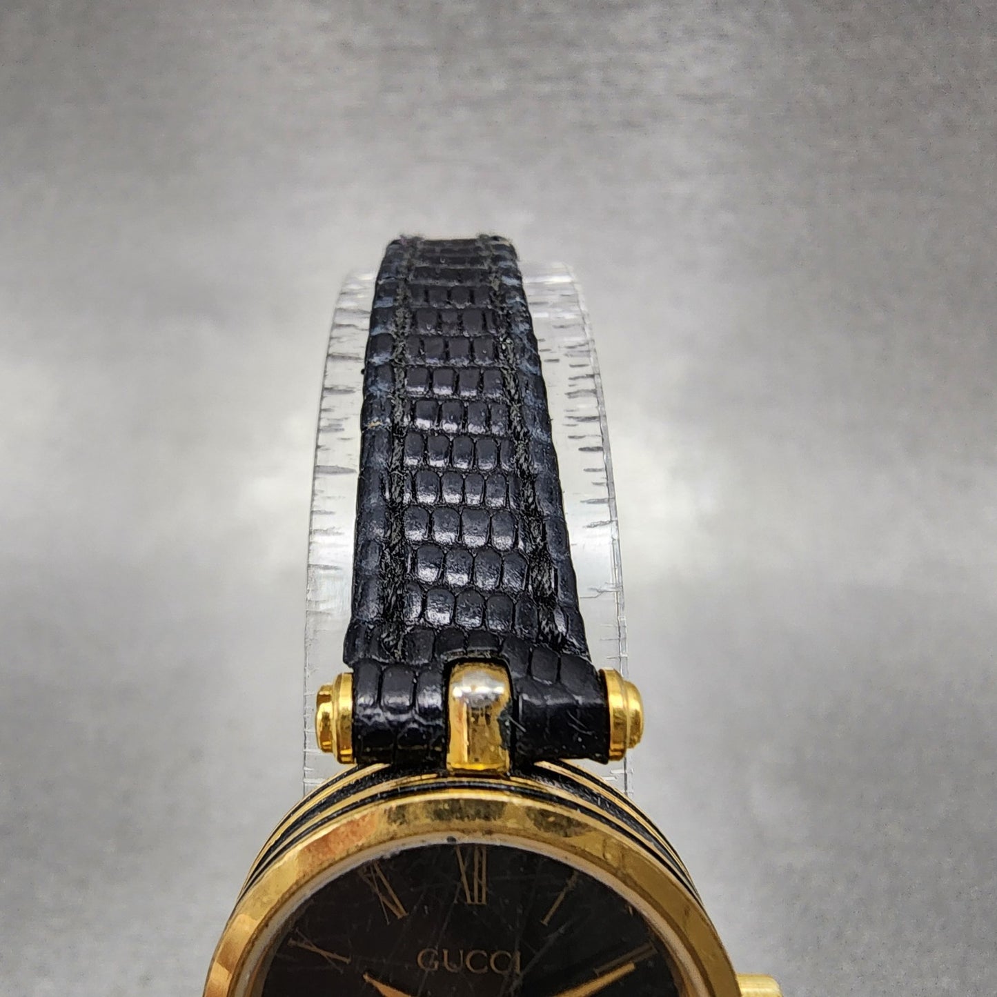 Gucci 2000L Watch Women 21mm Black Dial Gold Tone Round VTG New Battery