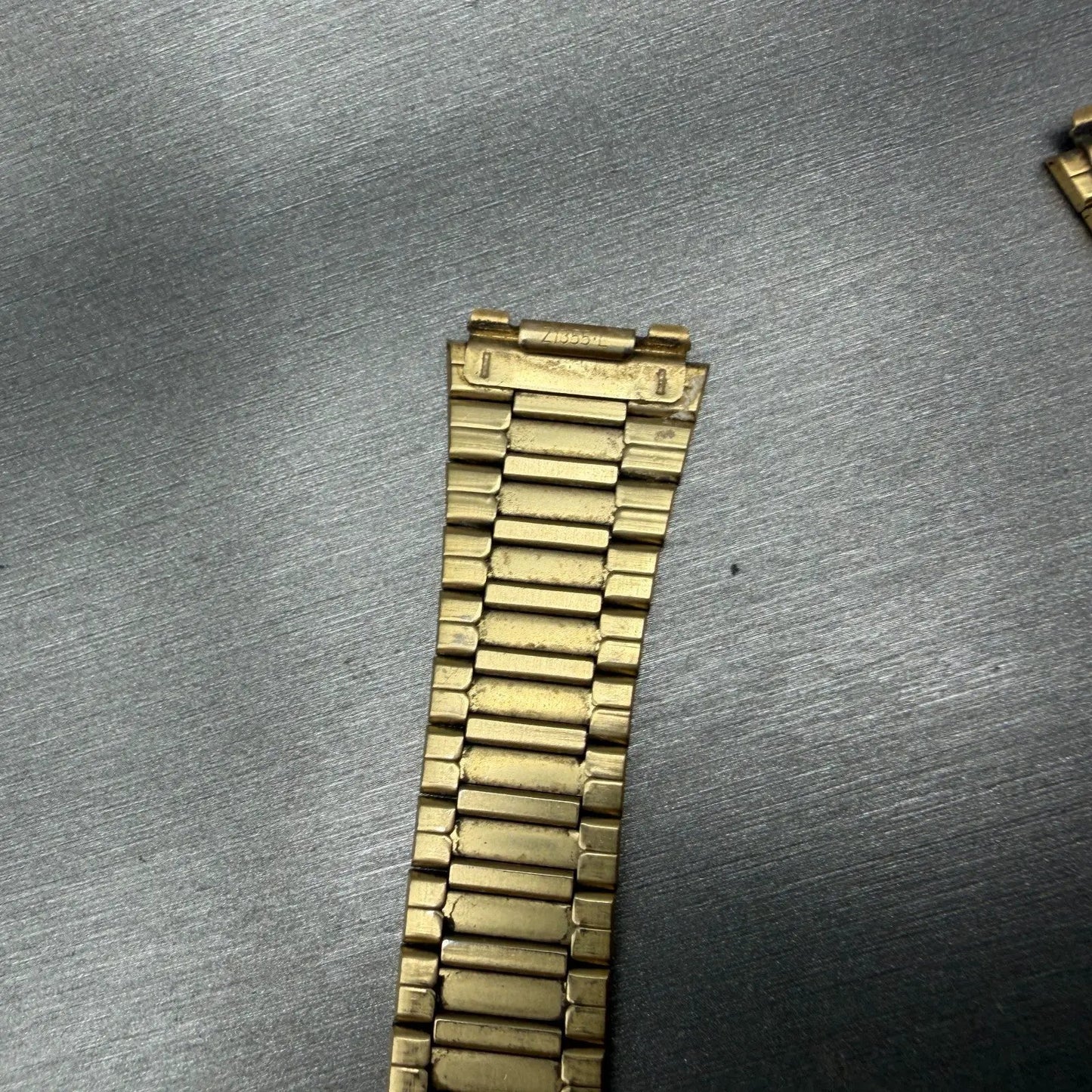 Seiko Bracelet 18mm Gold Tone Stainless Steel MISSING A PIECE Z1355L VTG12