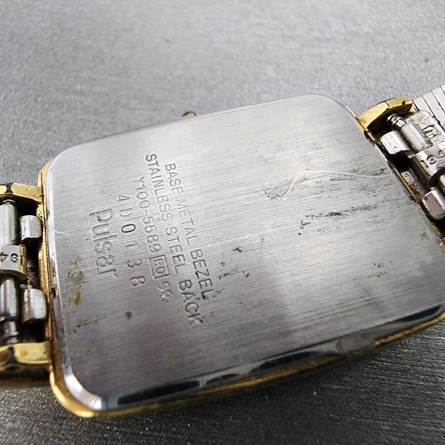VTG Pulsar Tank Watch Men 24mm Black Dial Gold Tone Rectangle Y100-5689 PARTS