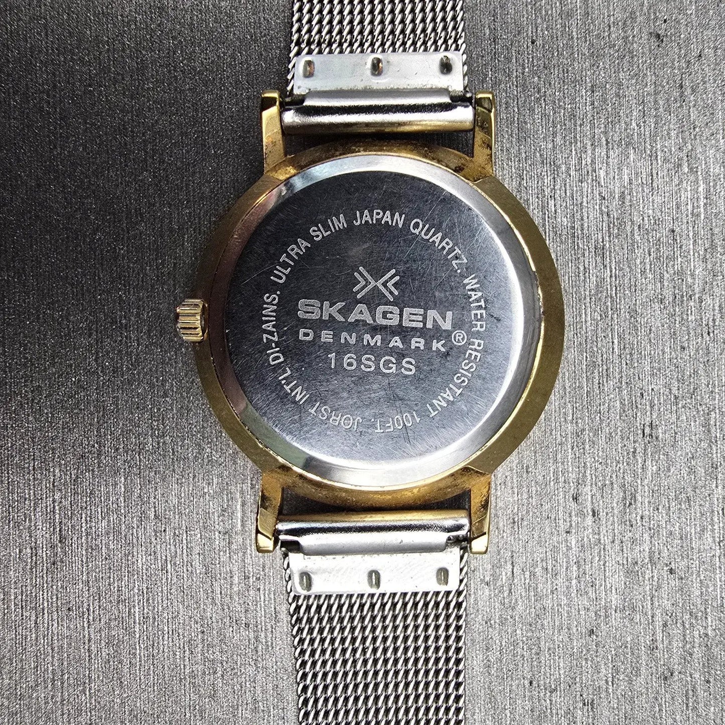 Skagen Denmark Watch Women 28mm Silver Dial Two Tone Date Round 16SGS New Batt10