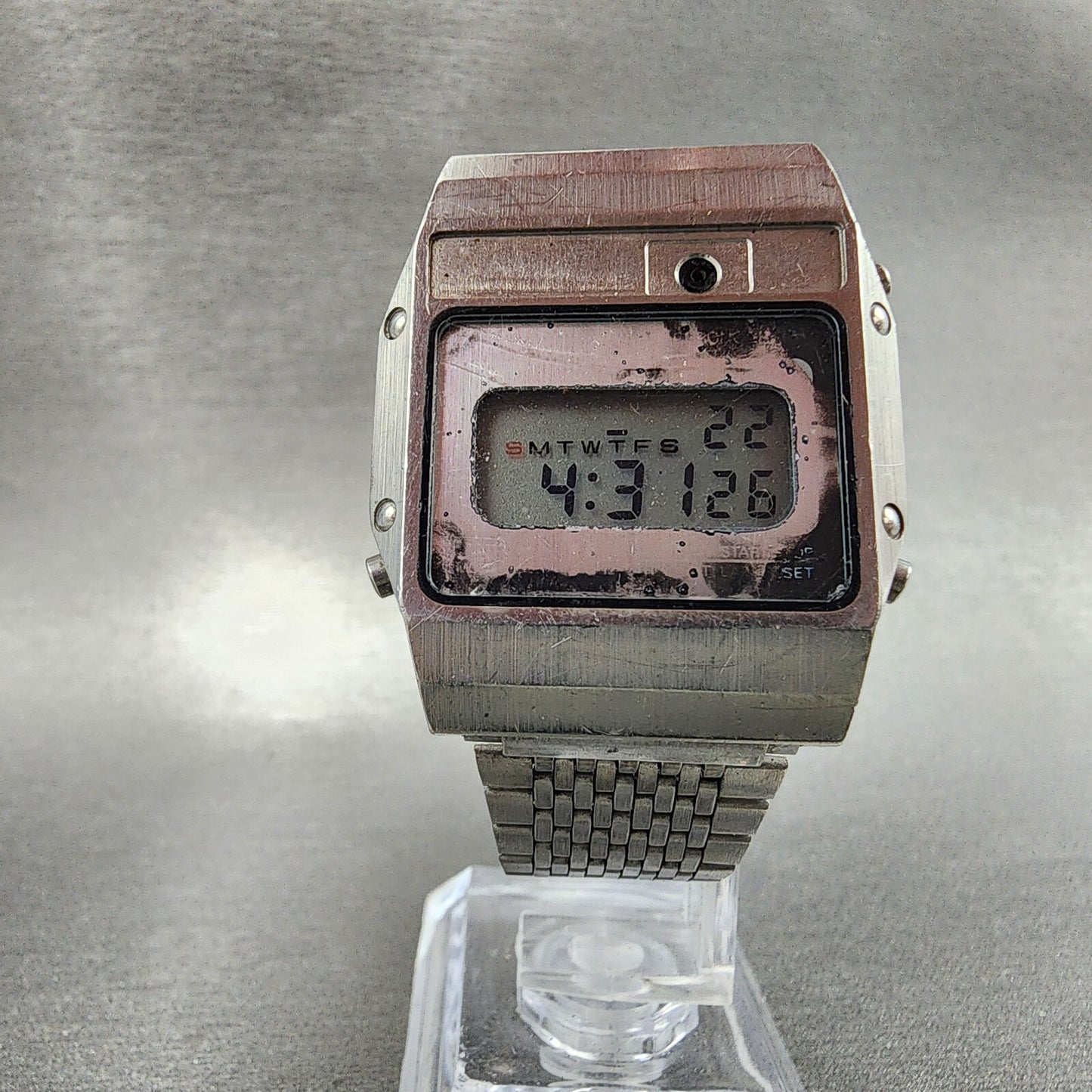 Seiko Digital Watch Men 33mm Silver Tone Alarm Chrono A639-5039 READ!!!!