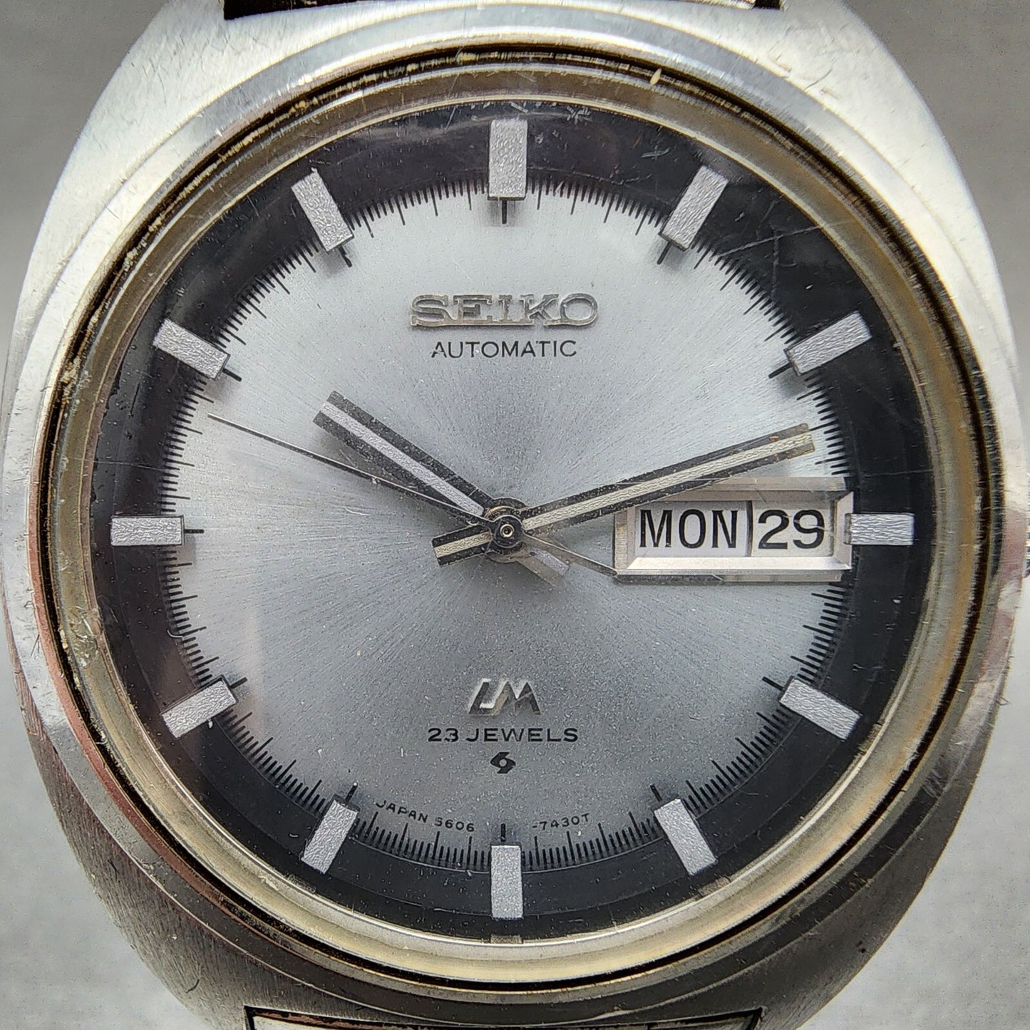 Seiko Lordmatic Watch Men 36mm Gray Dial Steel Daydate Cushion 5606-7140 Runs