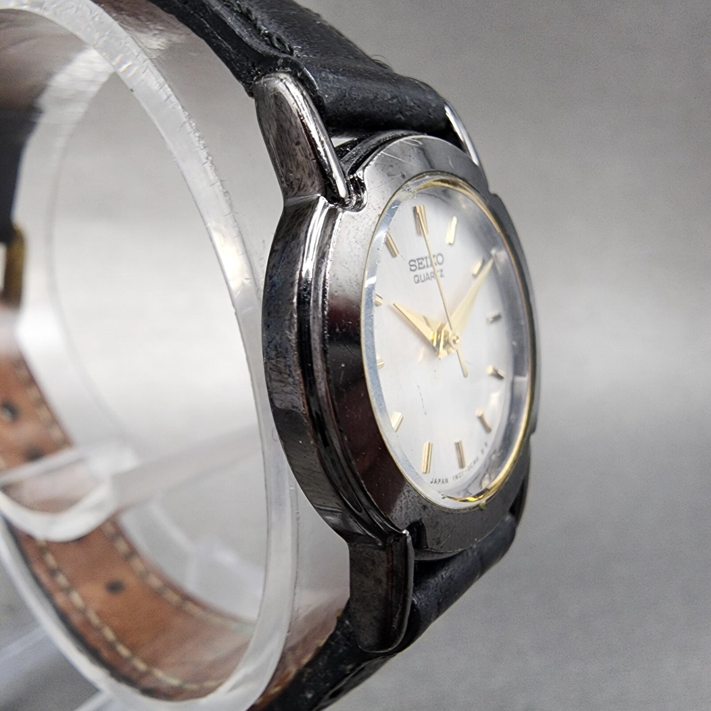 VTG Seiko Watch Women 22mm Silver Dial Black Tone Round 1N01-0A29 New Battery