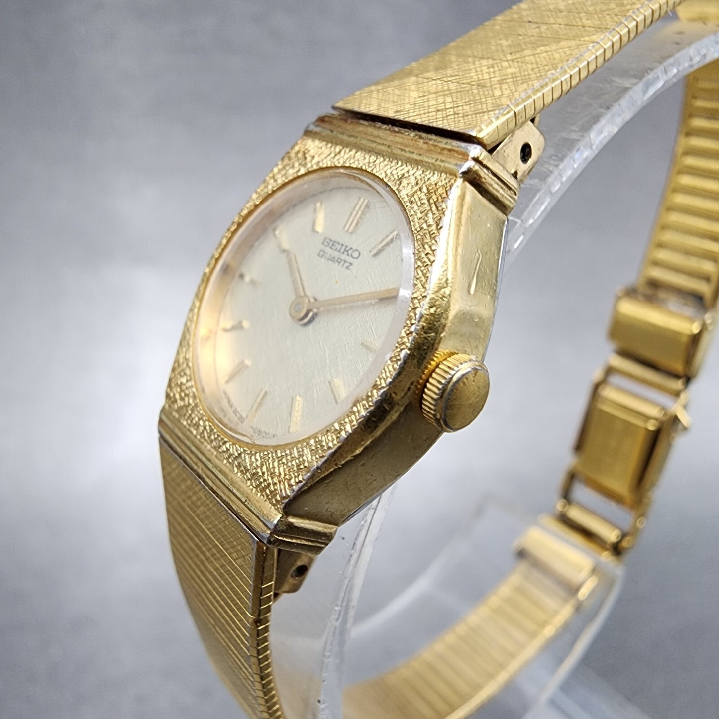 VTG Seiko Watch Women 17mm Champangne Dial Gold Tone Round 2C20-0250 New Battery